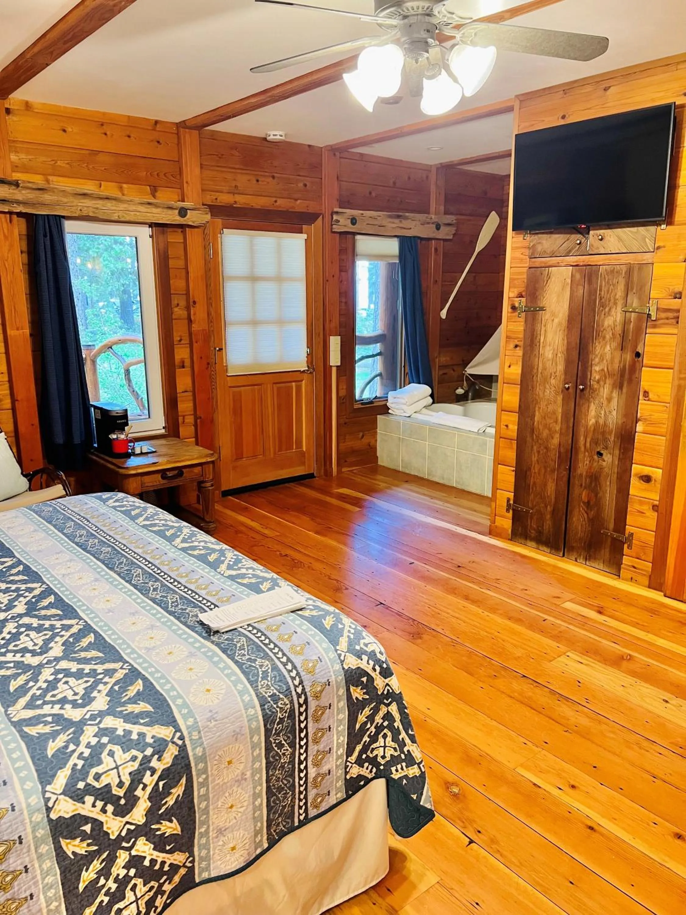 Day, Bed in Cottage Inn At Lake Tahoe