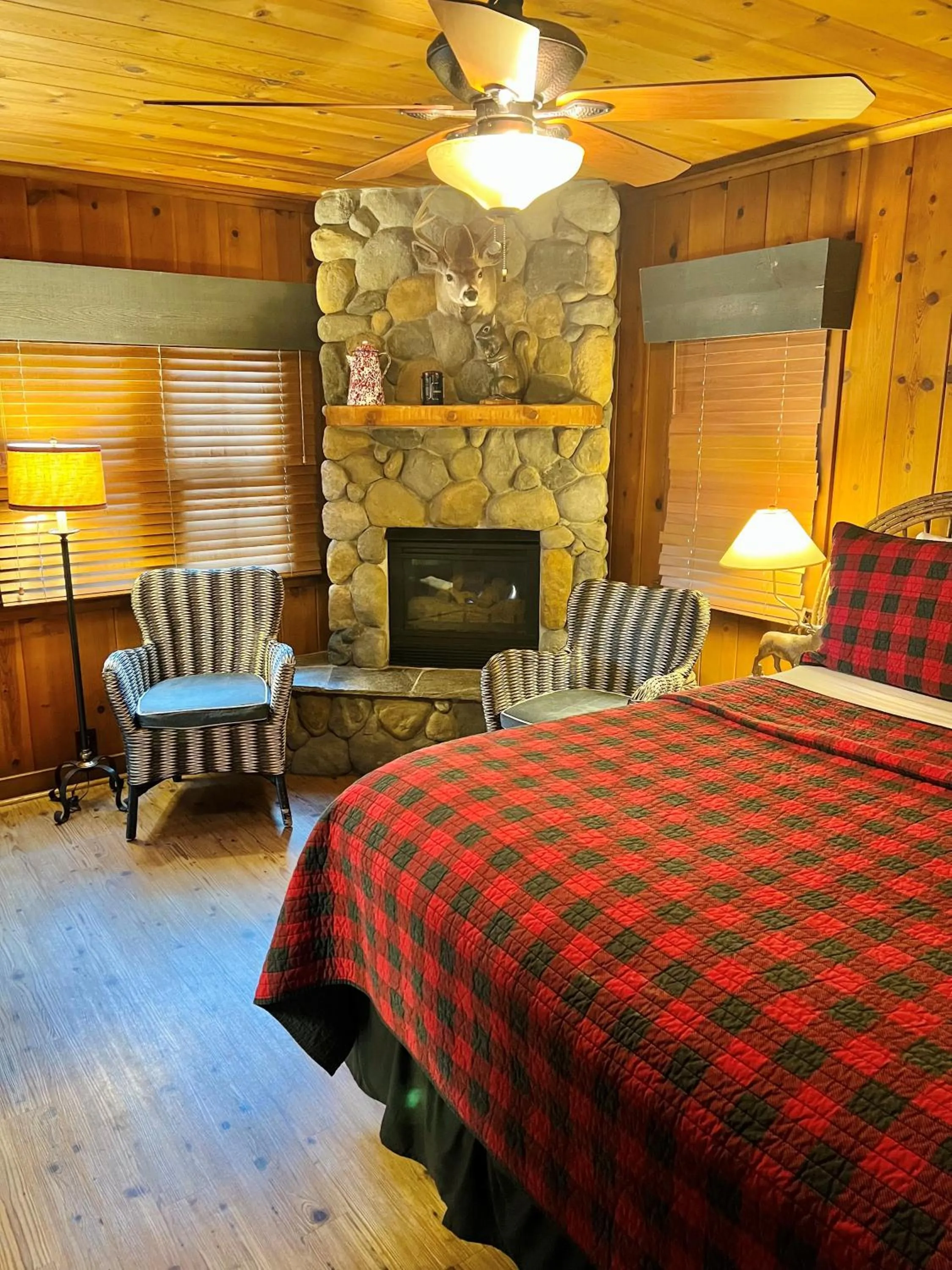 Bedroom, Bed in Cottage Inn At Lake Tahoe