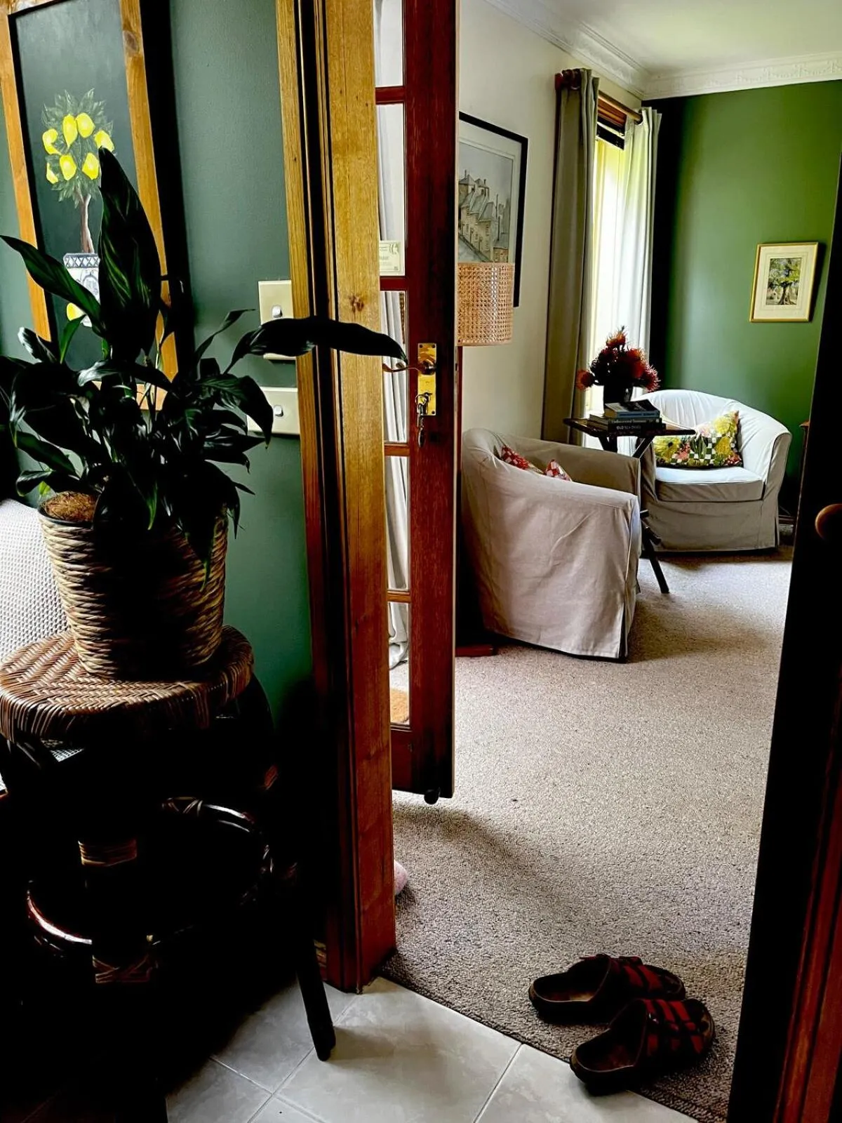 Living room, Bed in Green Gables B&B Waterfront Apartment or Garden Studio