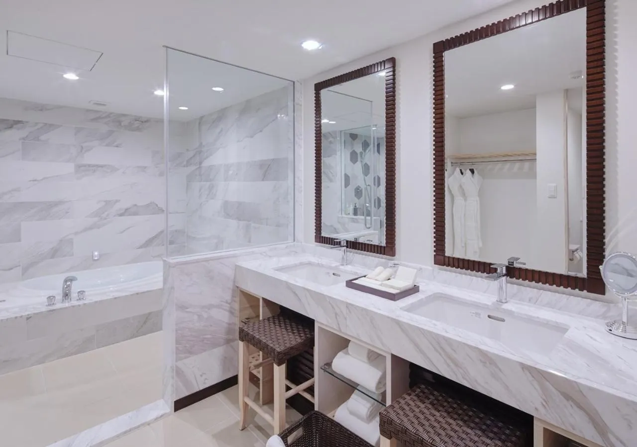 Bathroom in Ala Mahaina Condo Hotel