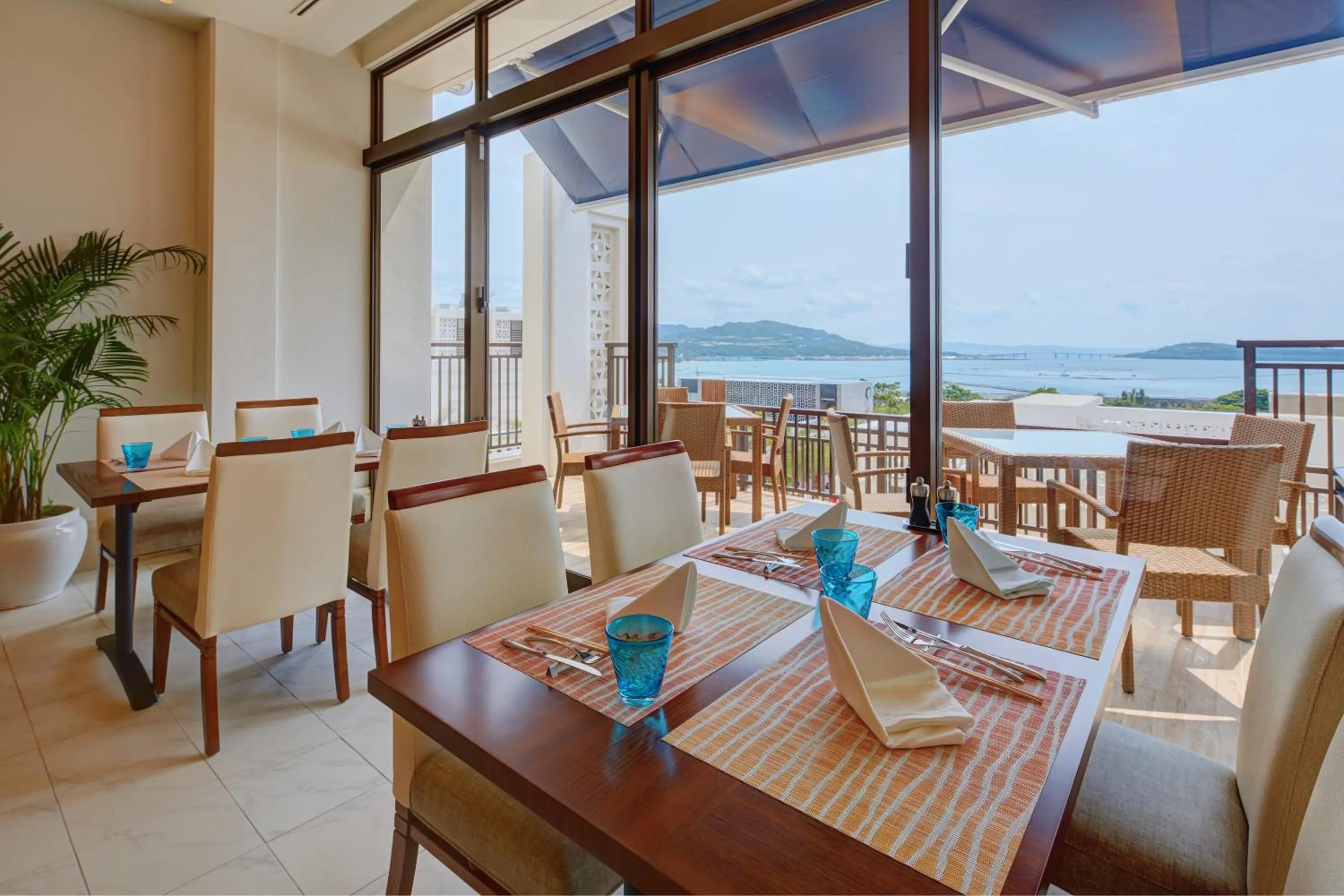 Restaurant/places to eat in Ala Mahaina Condo Hotel