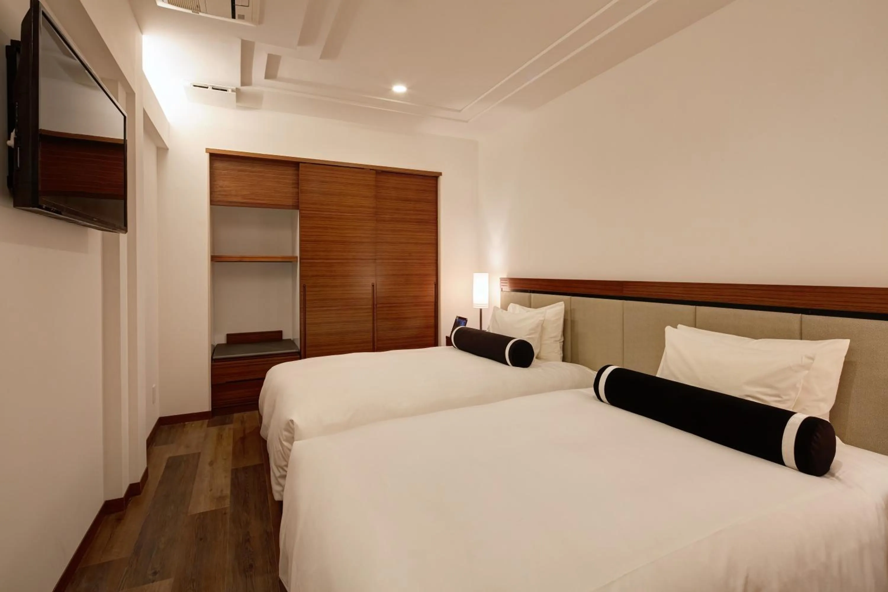 Photo of the whole room, Bed in Ala Mahaina Condo Hotel