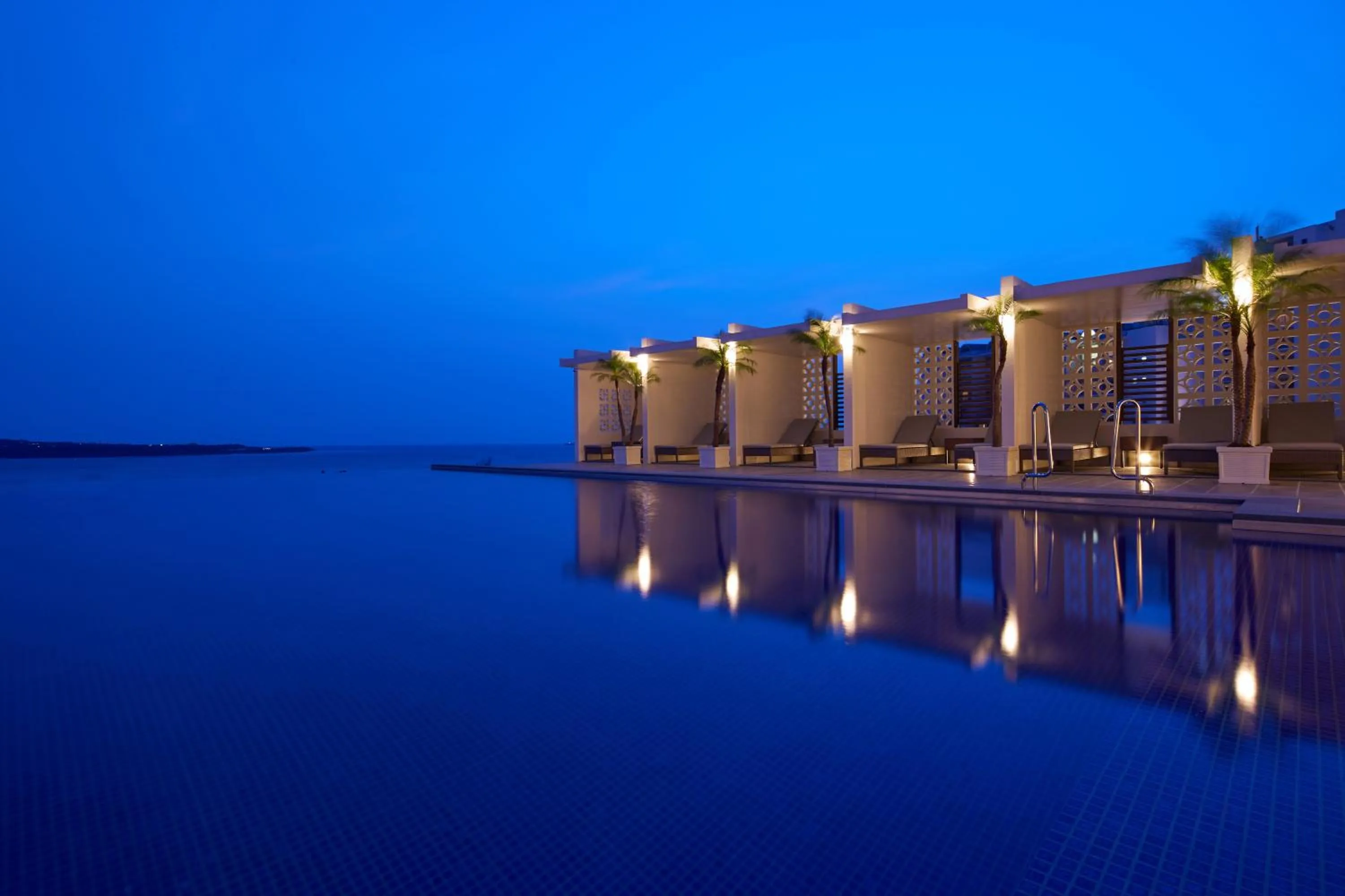 Swimming pool in Ala Mahaina Condo Hotel