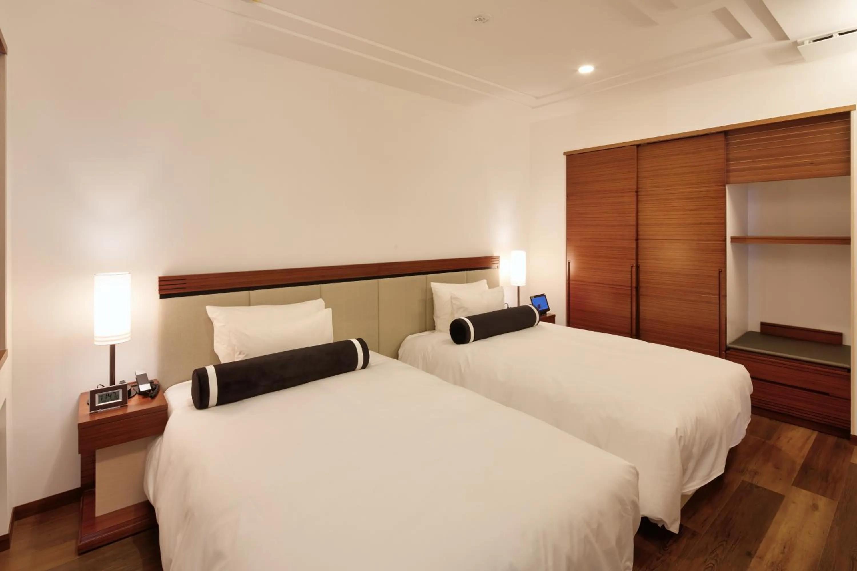 Photo of the whole room, Bed in Ala Mahaina Condo Hotel