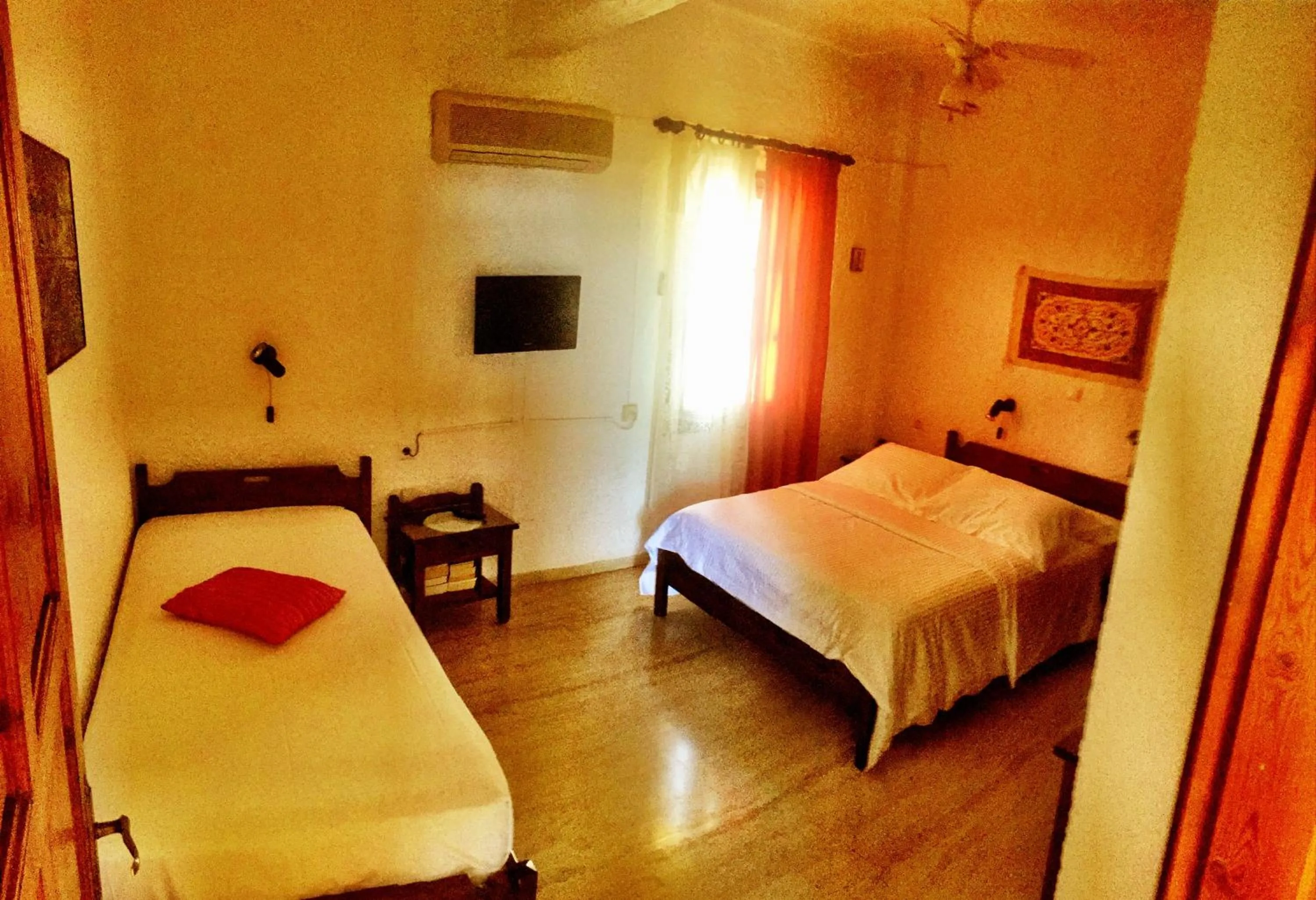 TV and multimedia, Bed in Filoxenia Villa