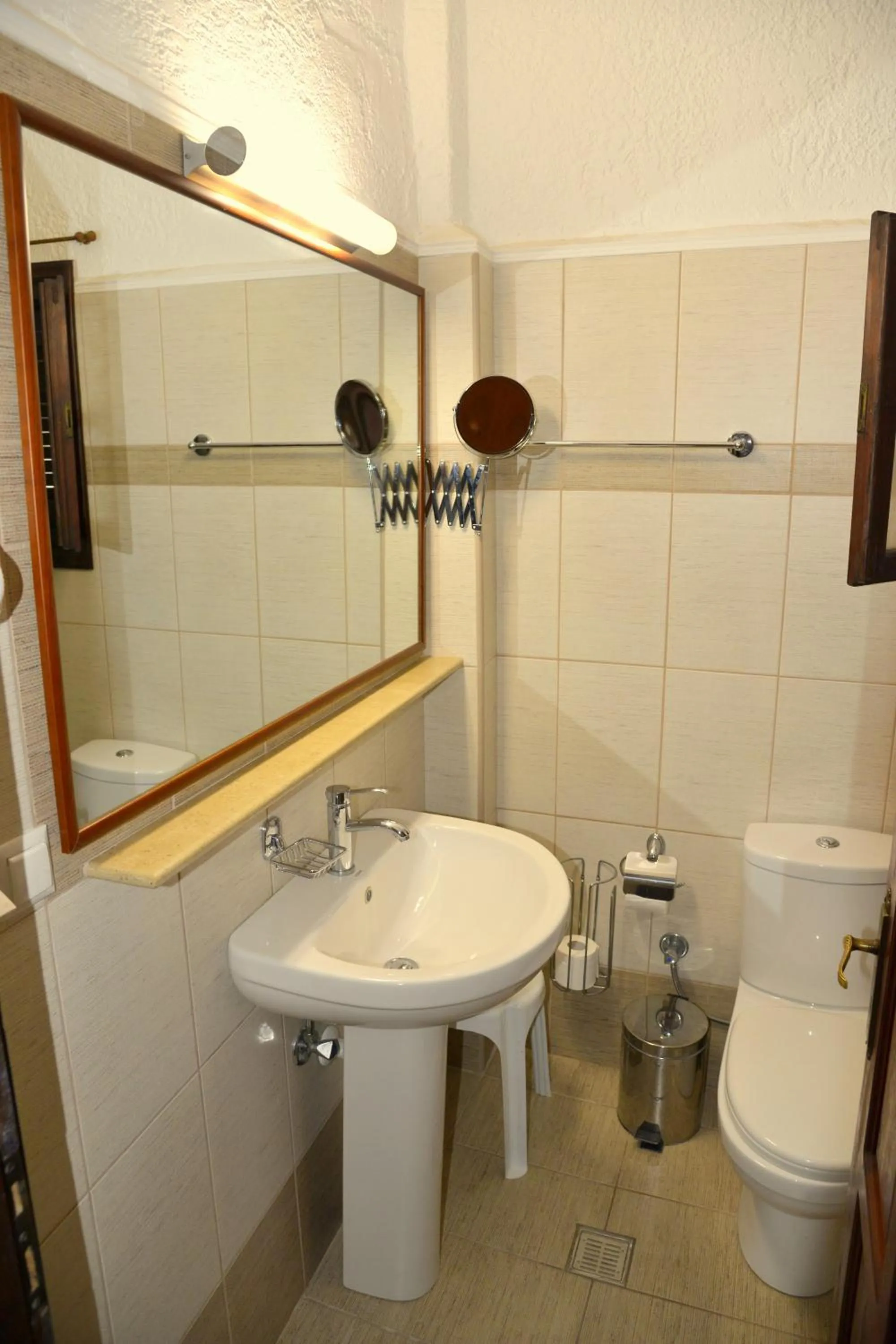 Toilet in Filoxenia Villa