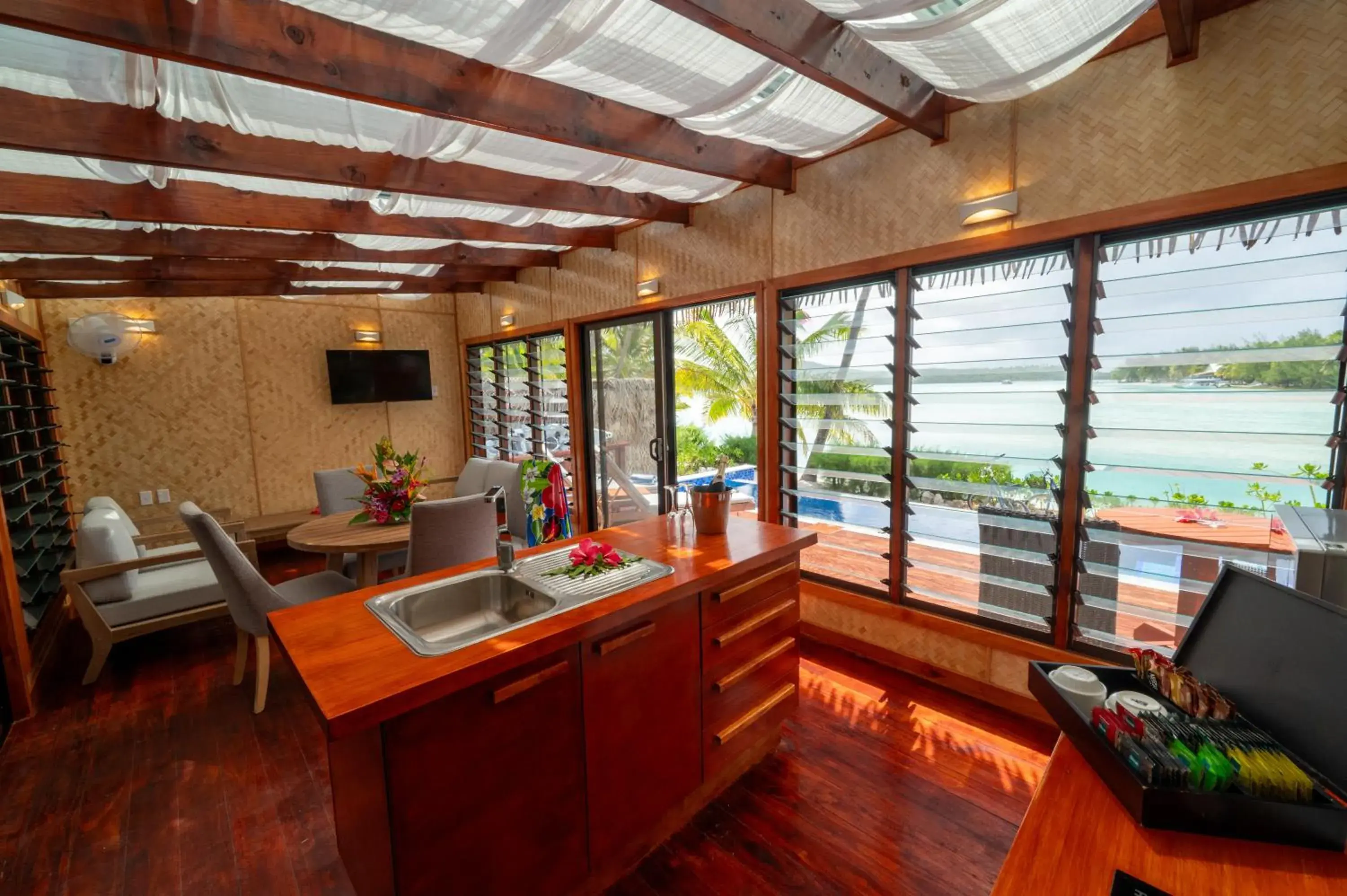 Living room in Aitutaki Lagoon Private Island Resort (Adults Only) Living room in Aitutaki Lagoon Private Island Resort (Adults Only)