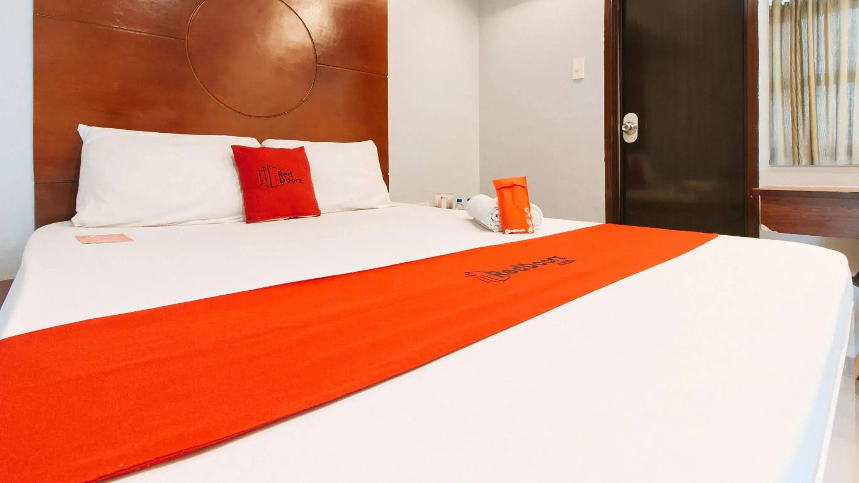 Bed in RedDoorz near Bambang Station Bed in RedDoorz near Bambang Station