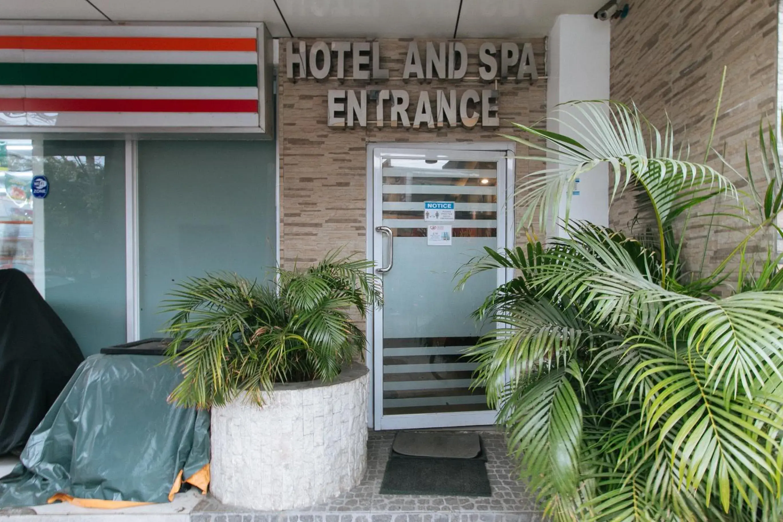 Property building in RedDoorz near Bambang Station Property building in RedDoorz near Bambang Station