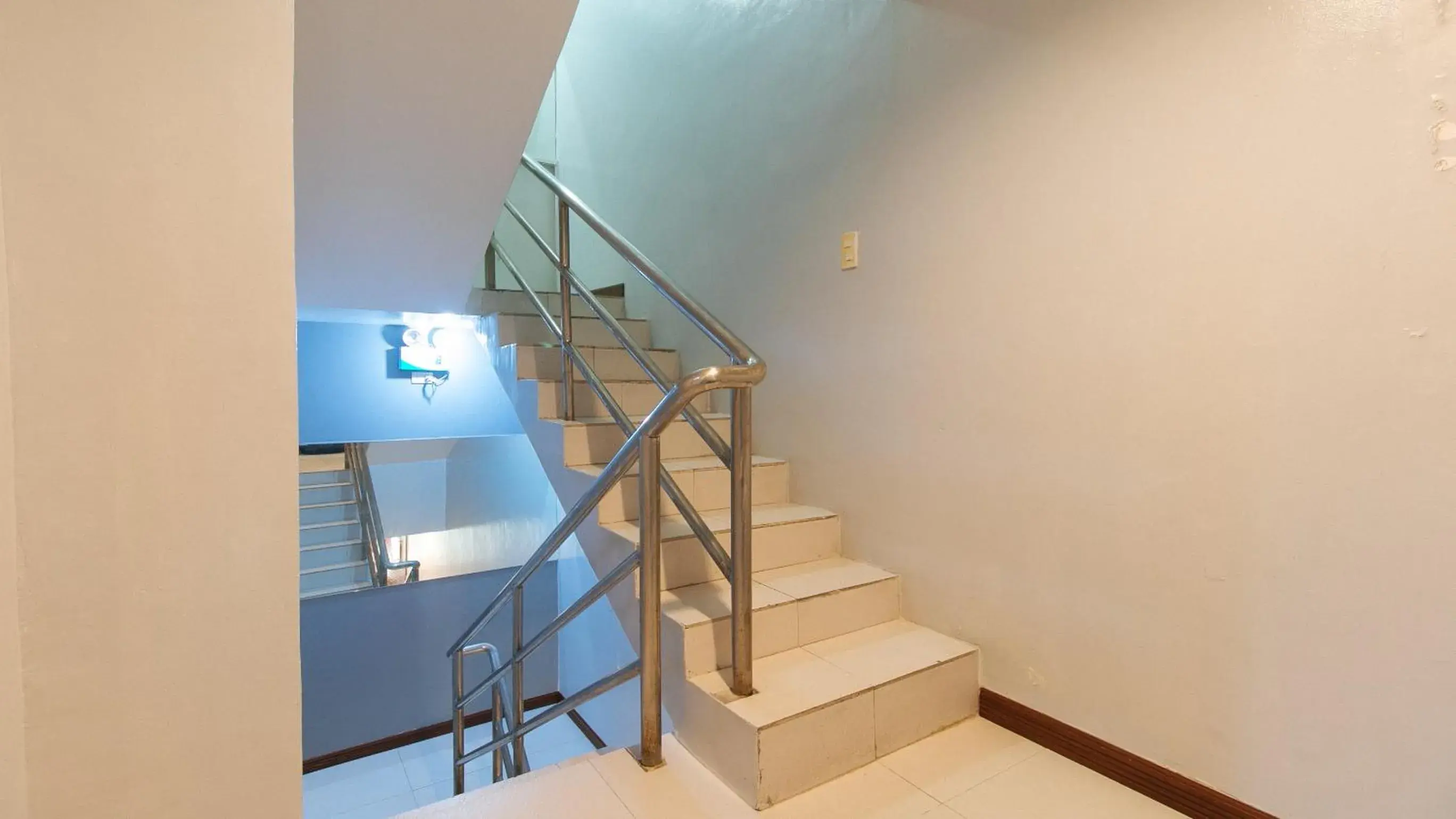 Balcony/Terrace in RedDoorz near Bambang Station Balcony/Terrace in RedDoorz near Bambang Station