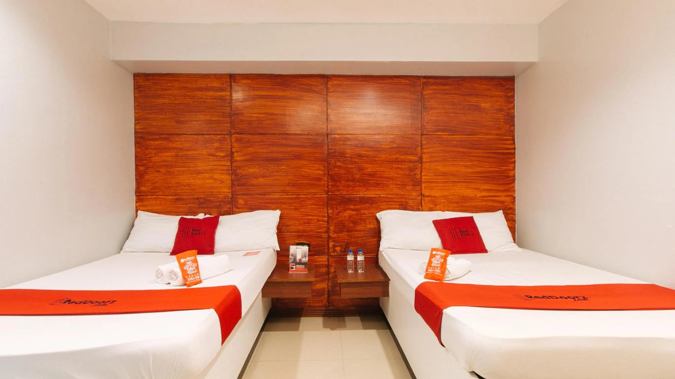 Bedroom, Bed in RedDoorz near Bambang Station