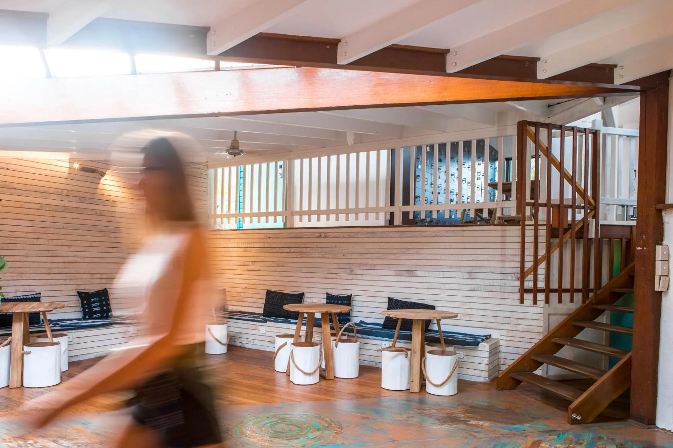 Communal lounge/ TV room in Wake Up! Byron Bay