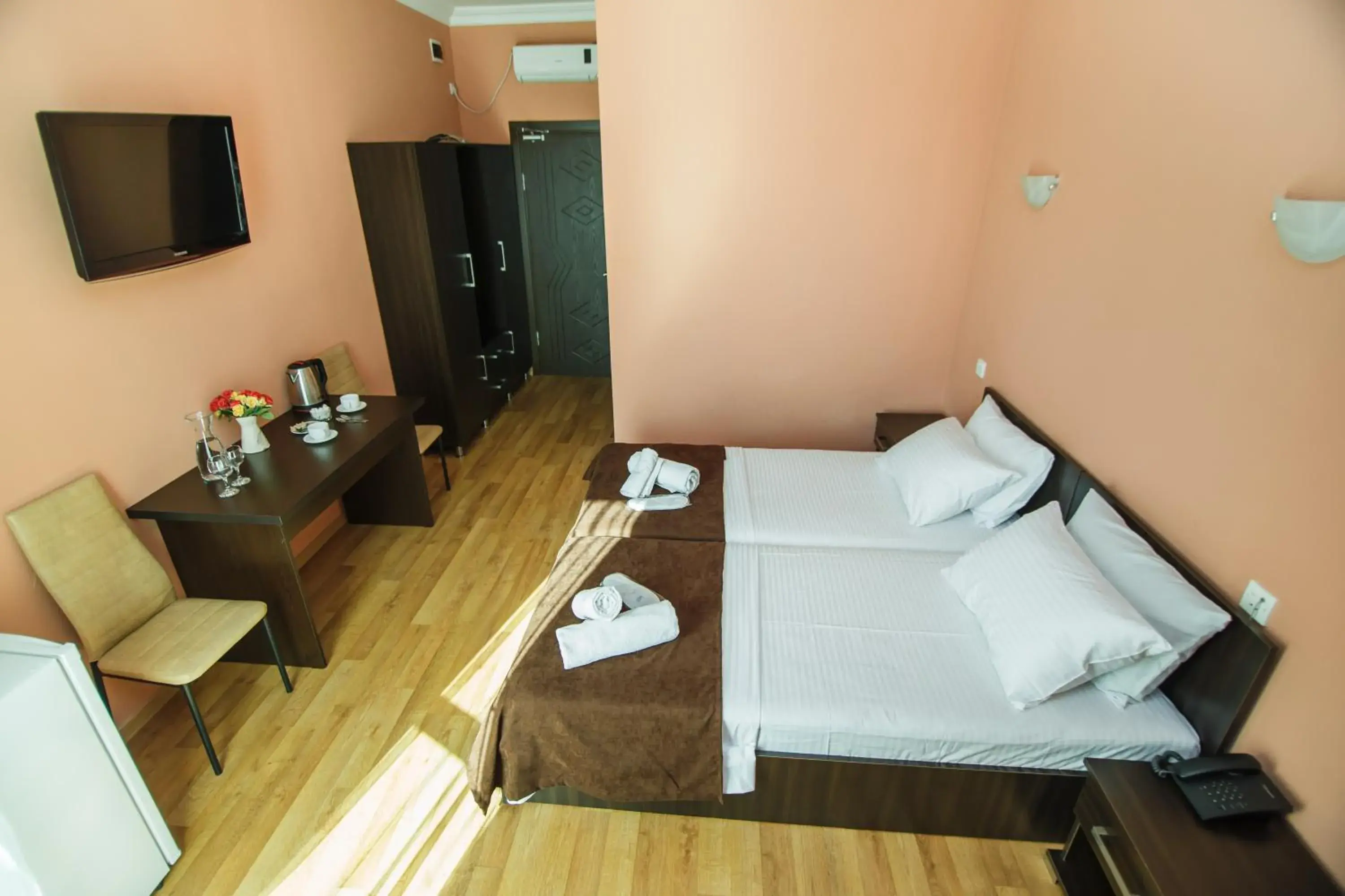 Budget Twin Room in Hotel Egrisi Budget Twin Room in Hotel Egrisi