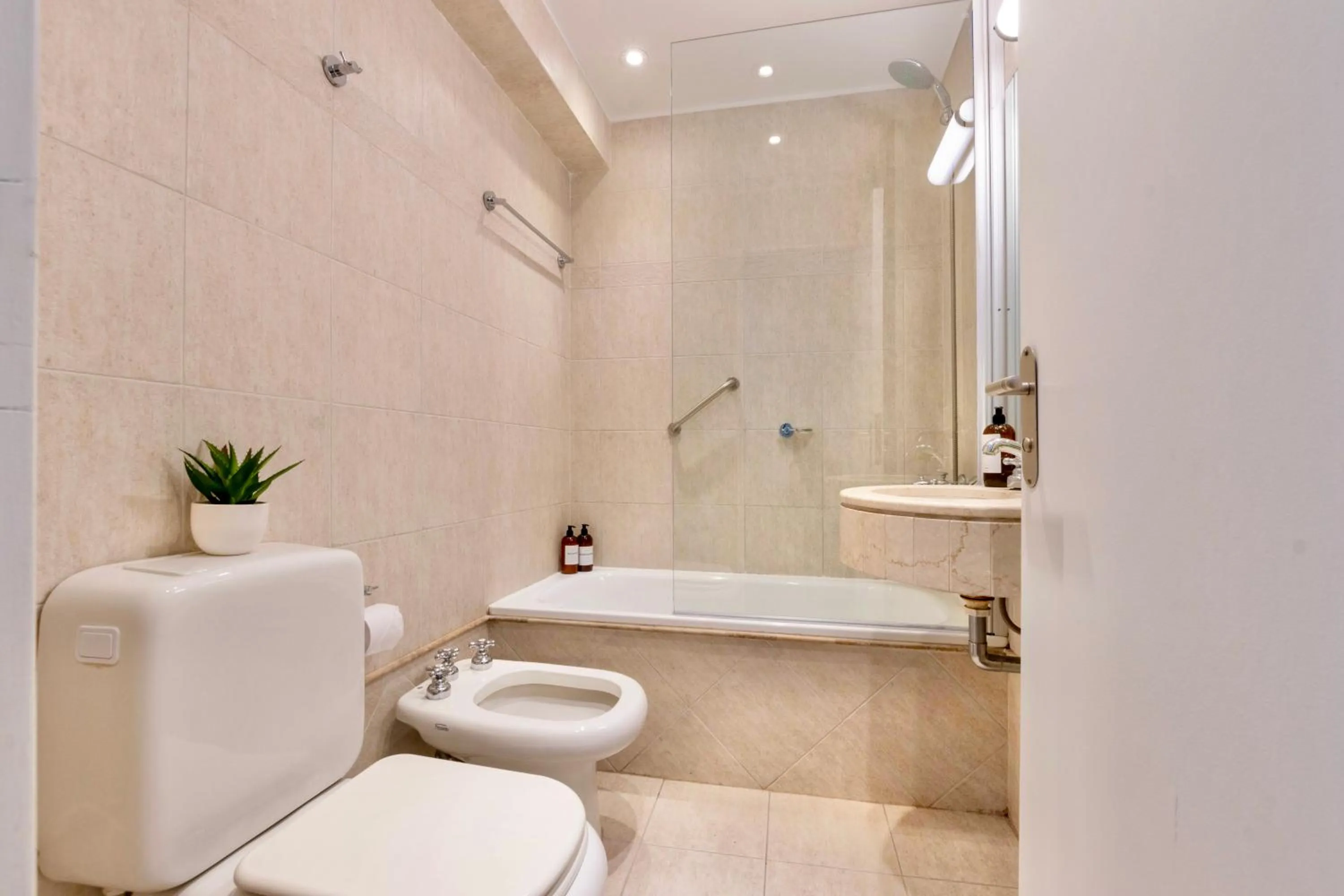 Shower in Modern Apartments in Puerto Madero