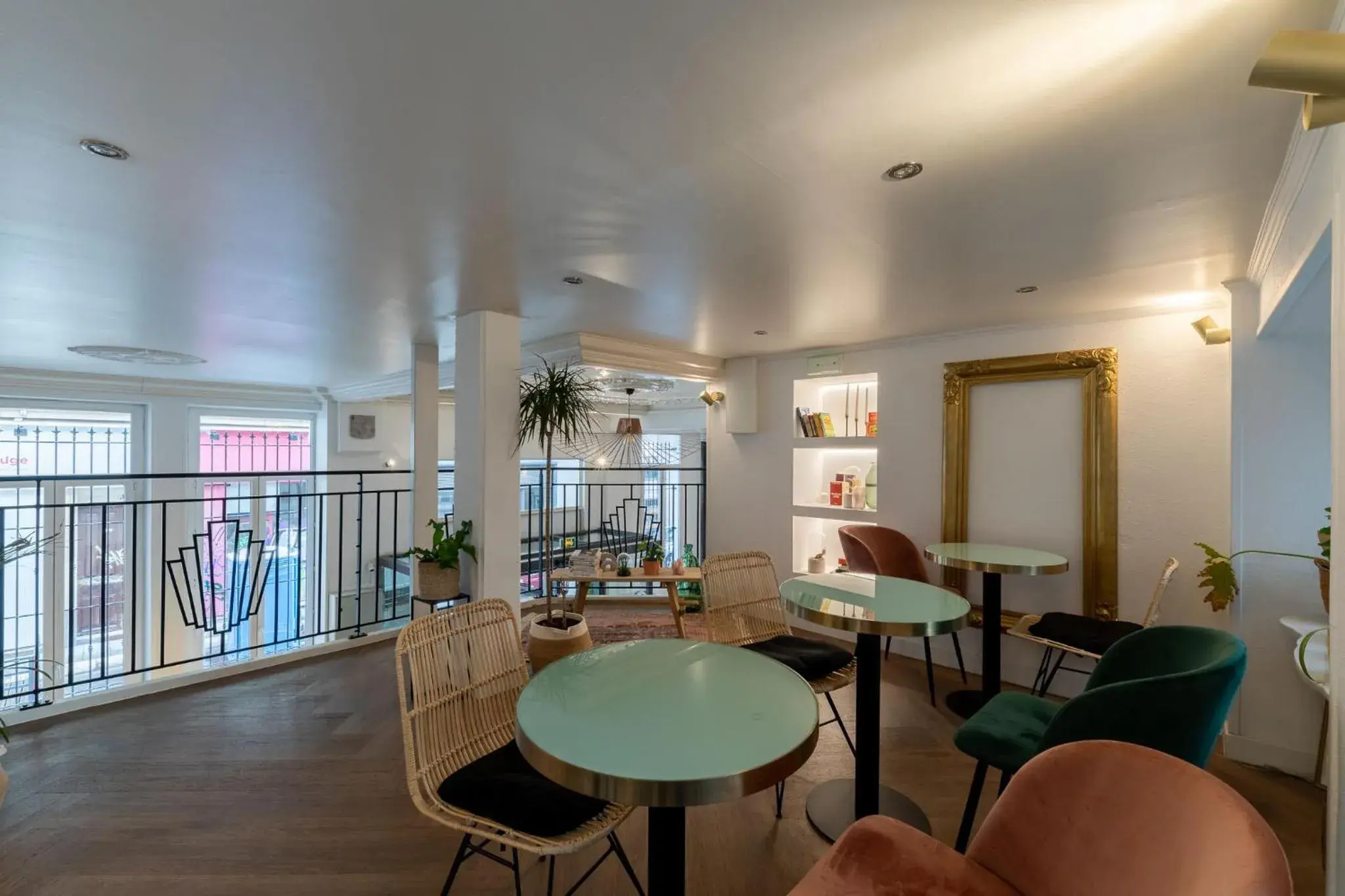 Lounge or bar in 1924 Hôtel Lounge or bar in 1924 Hôtel