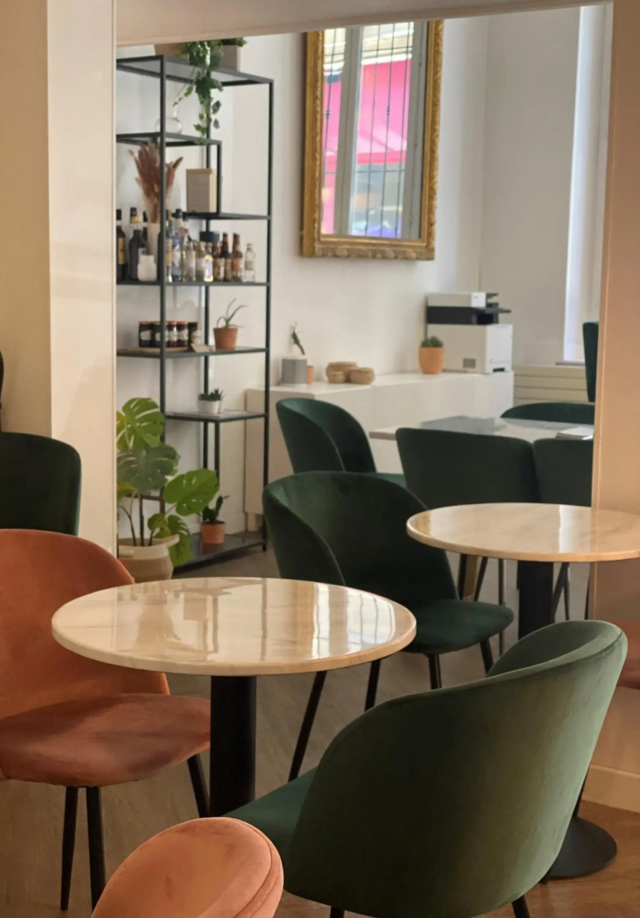 Lounge or bar in 1924 Hôtel Lounge or bar in 1924 Hôtel