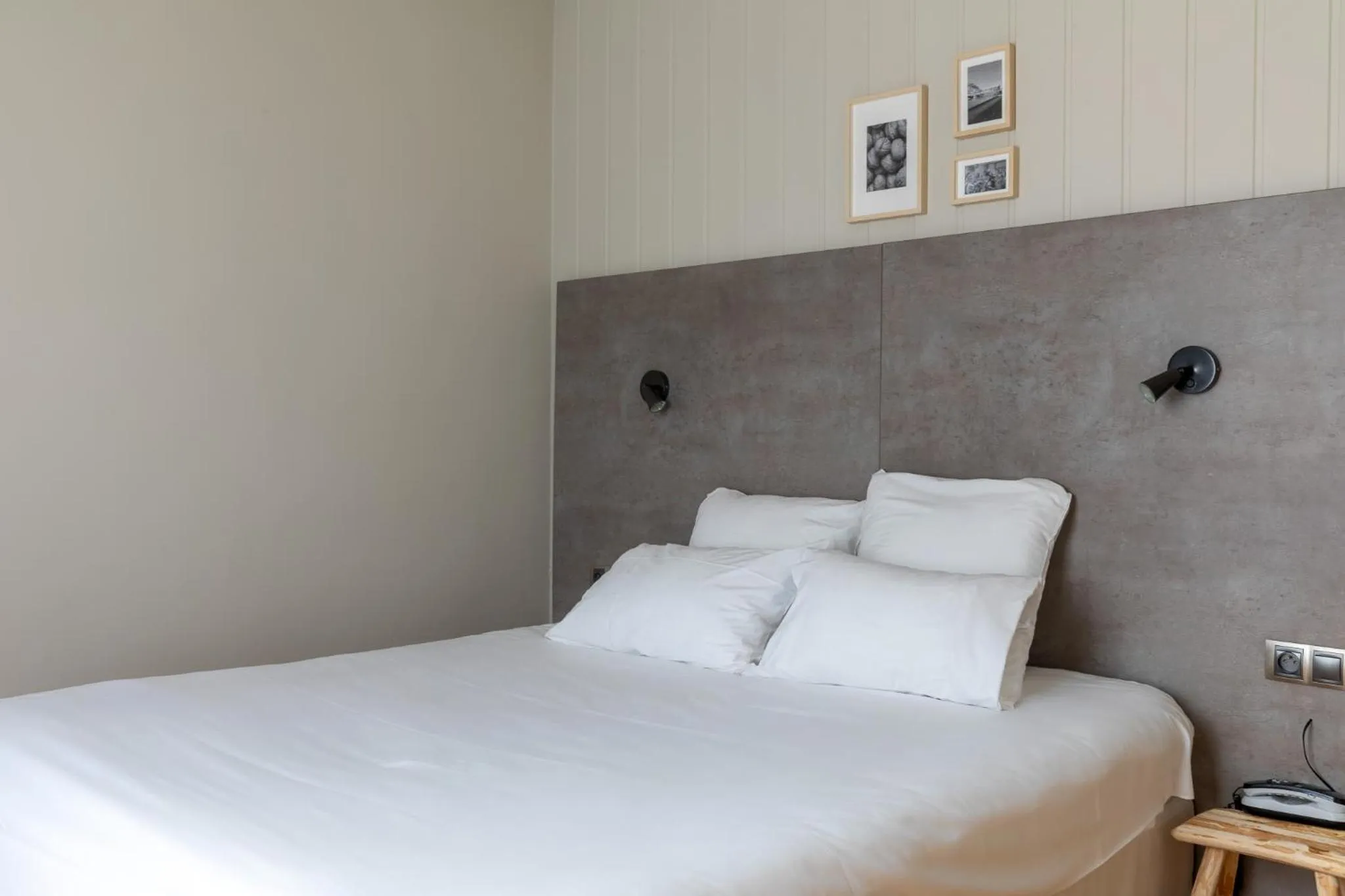 Bedroom, Bed in 1924 Hôtel