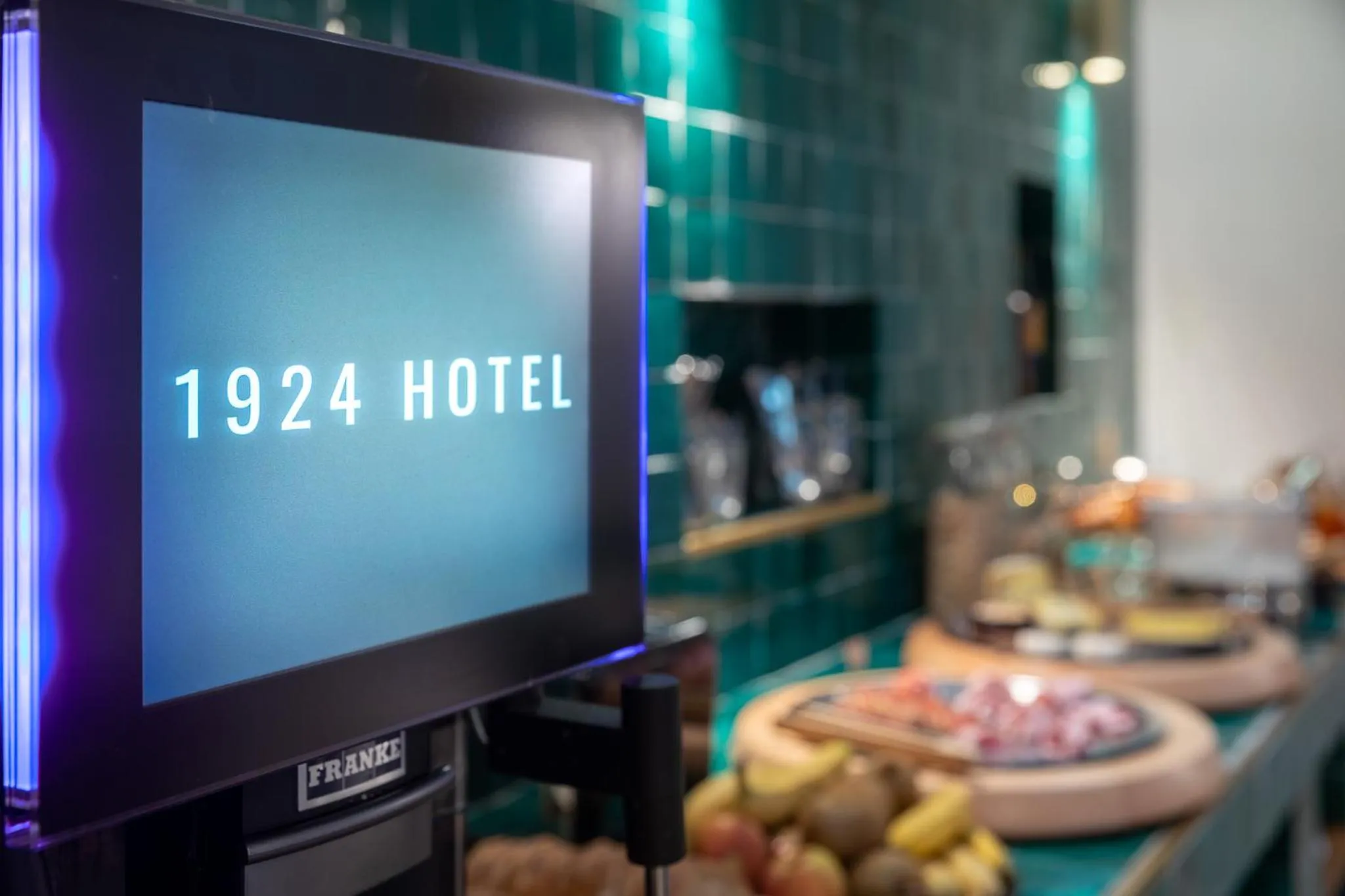 Restaurant/places to eat in 1924 Hôtel