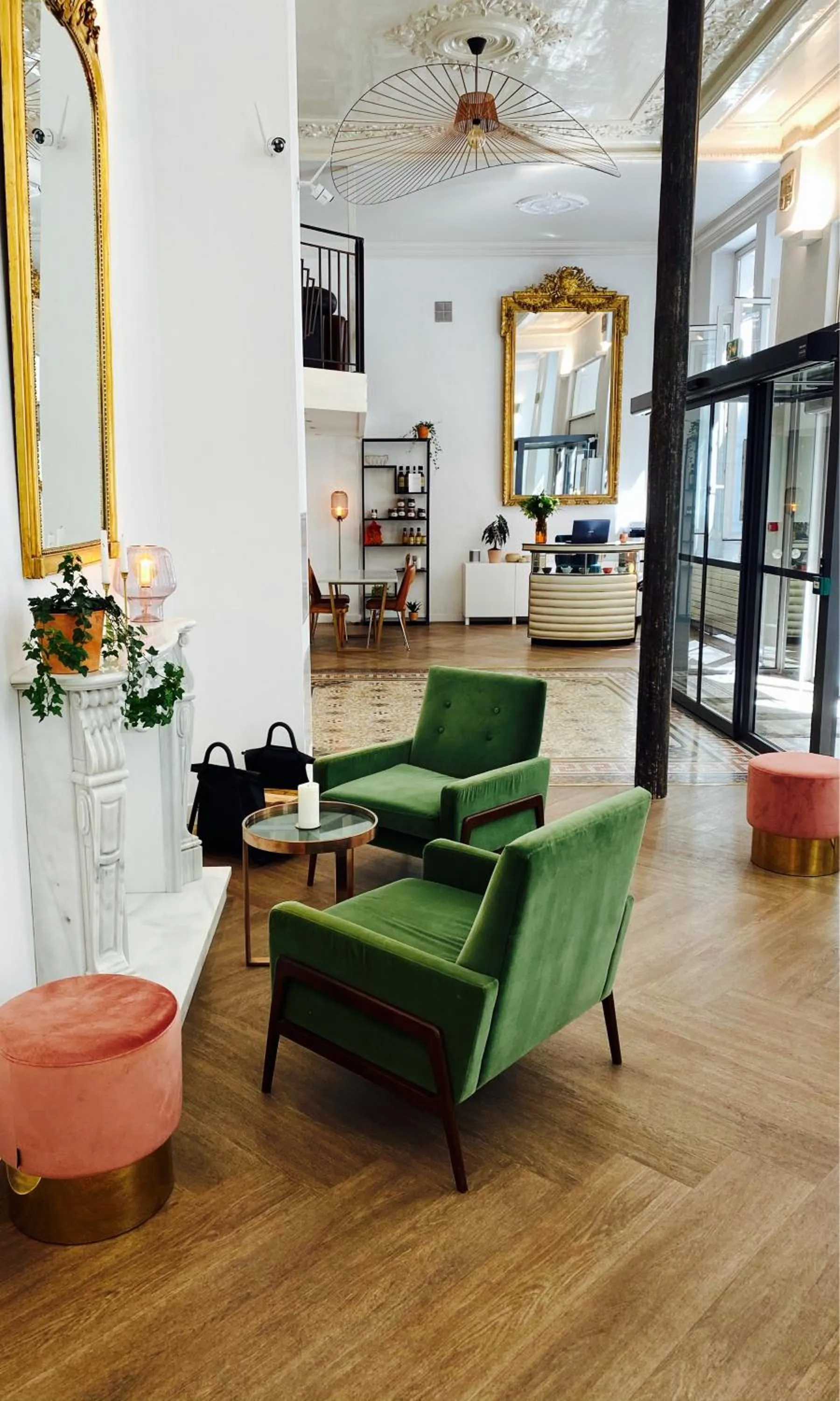 Living room in 1924 Hôtel