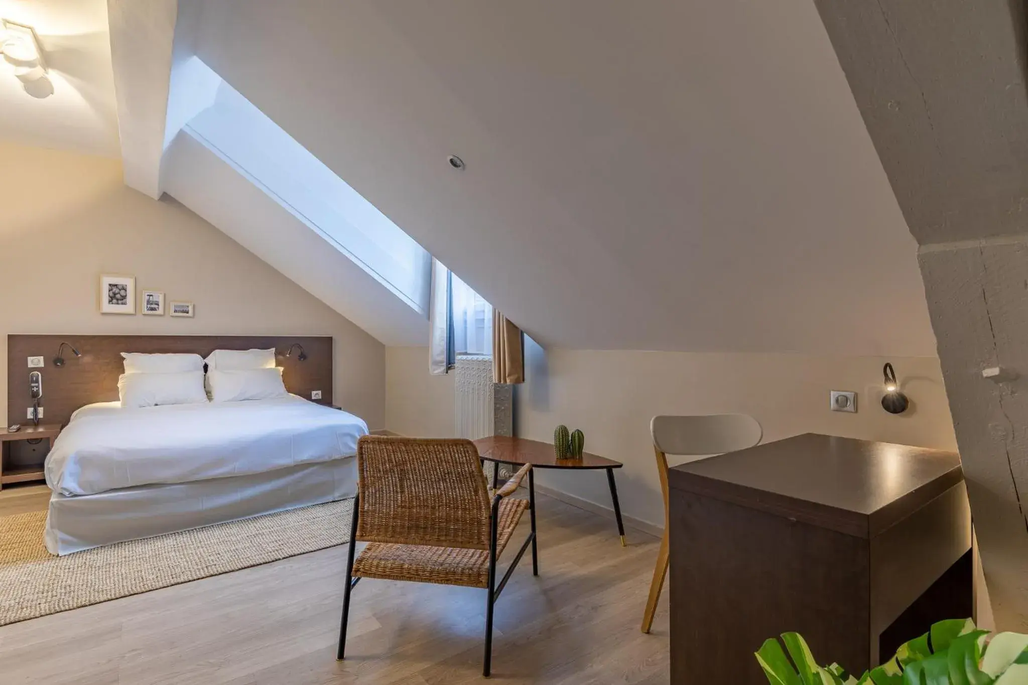 Bedroom, Bed in 1924 Hôtel Bedroom, Bed in 1924 Hôtel