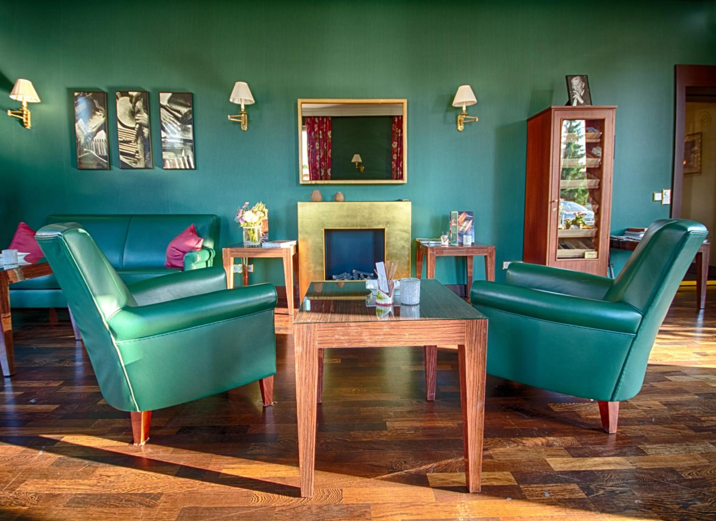 Communal lounge/ TV room in Campus Garden Businesshotel