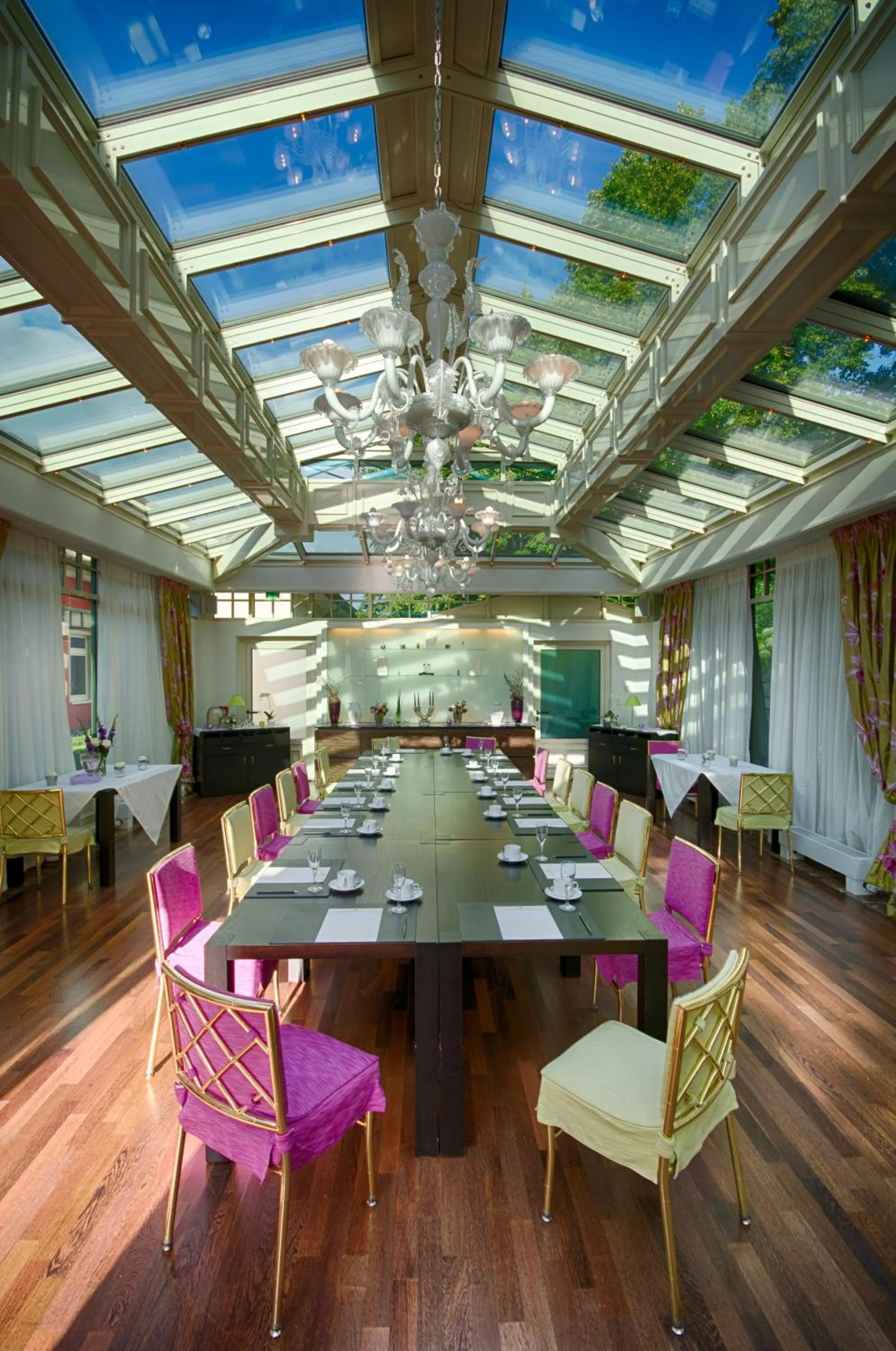 Restaurant/places to eat in Campus Garden Businesshotel