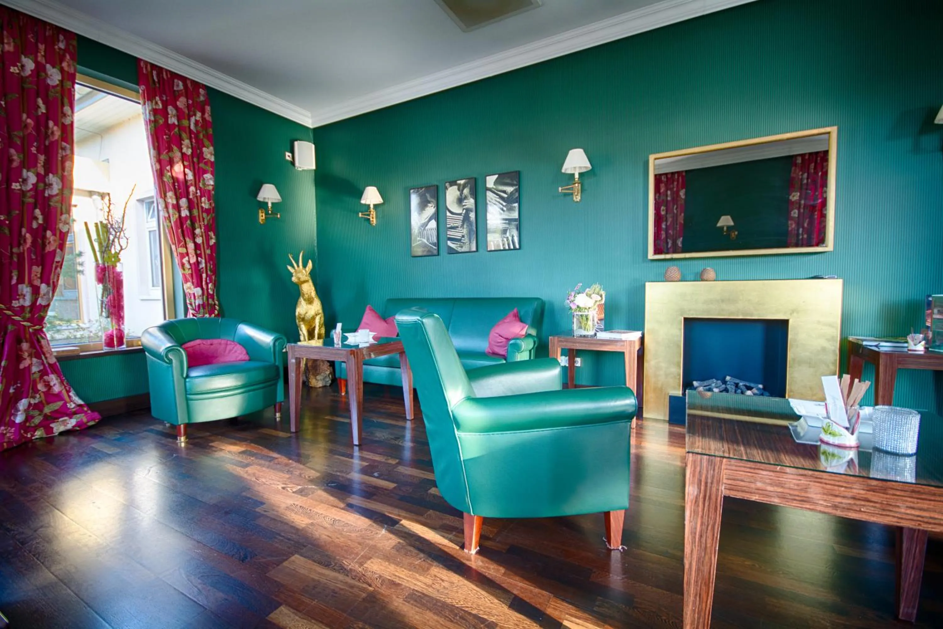 Communal lounge/ TV room in Campus Garden Businesshotel