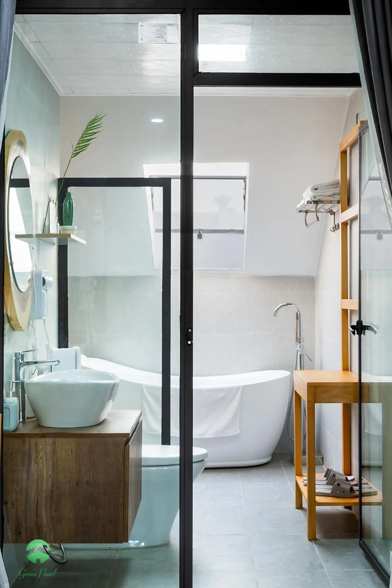 Shower, Bed in Green Pearl Villa Ha Long