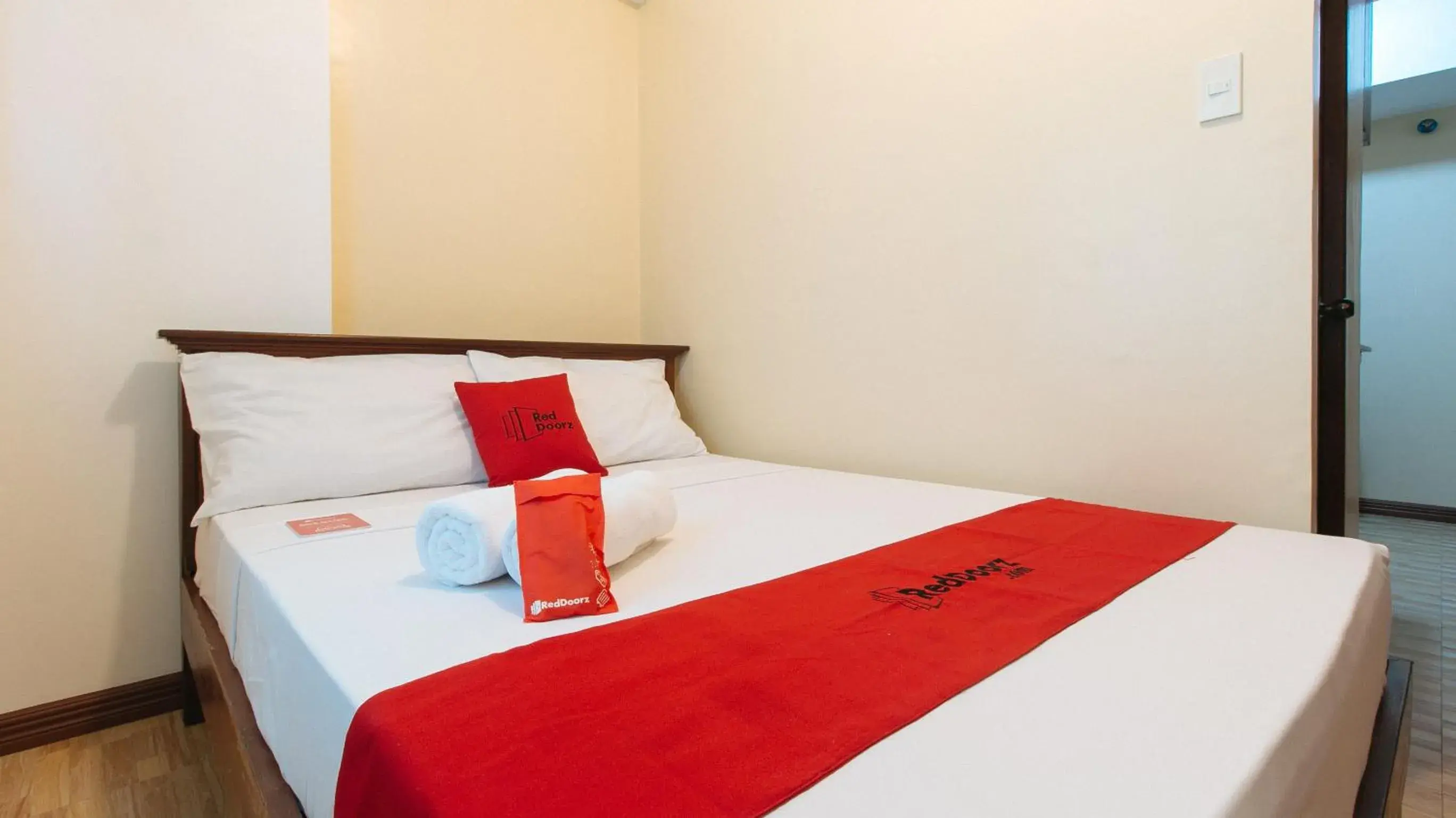 Bedroom, Bed in RedDoorz at Moonwalk Paranaque Bedroom, Bed in RedDoorz at Moonwalk Paranaque