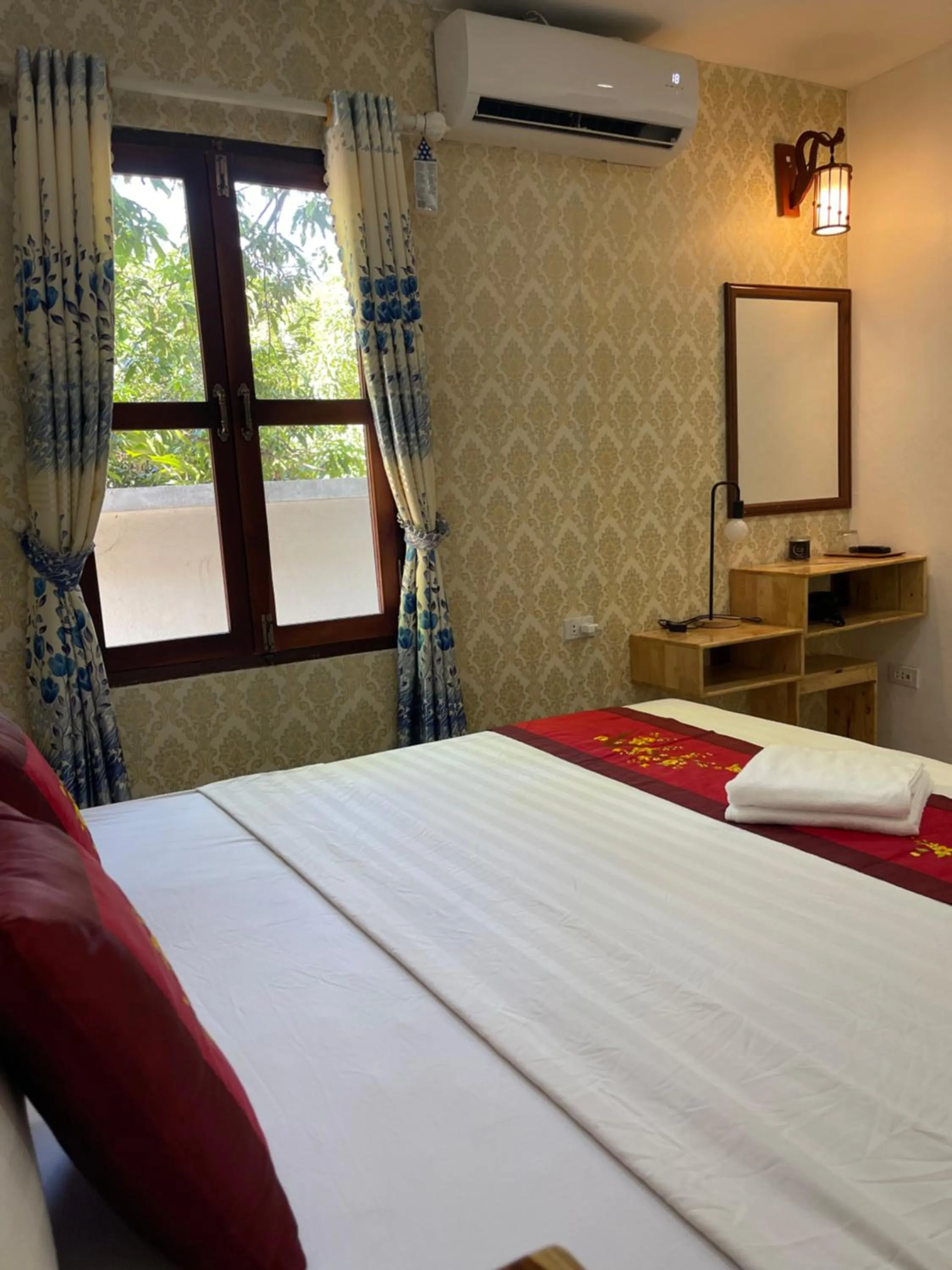 Photo of the whole room, Bed in Liberty Place