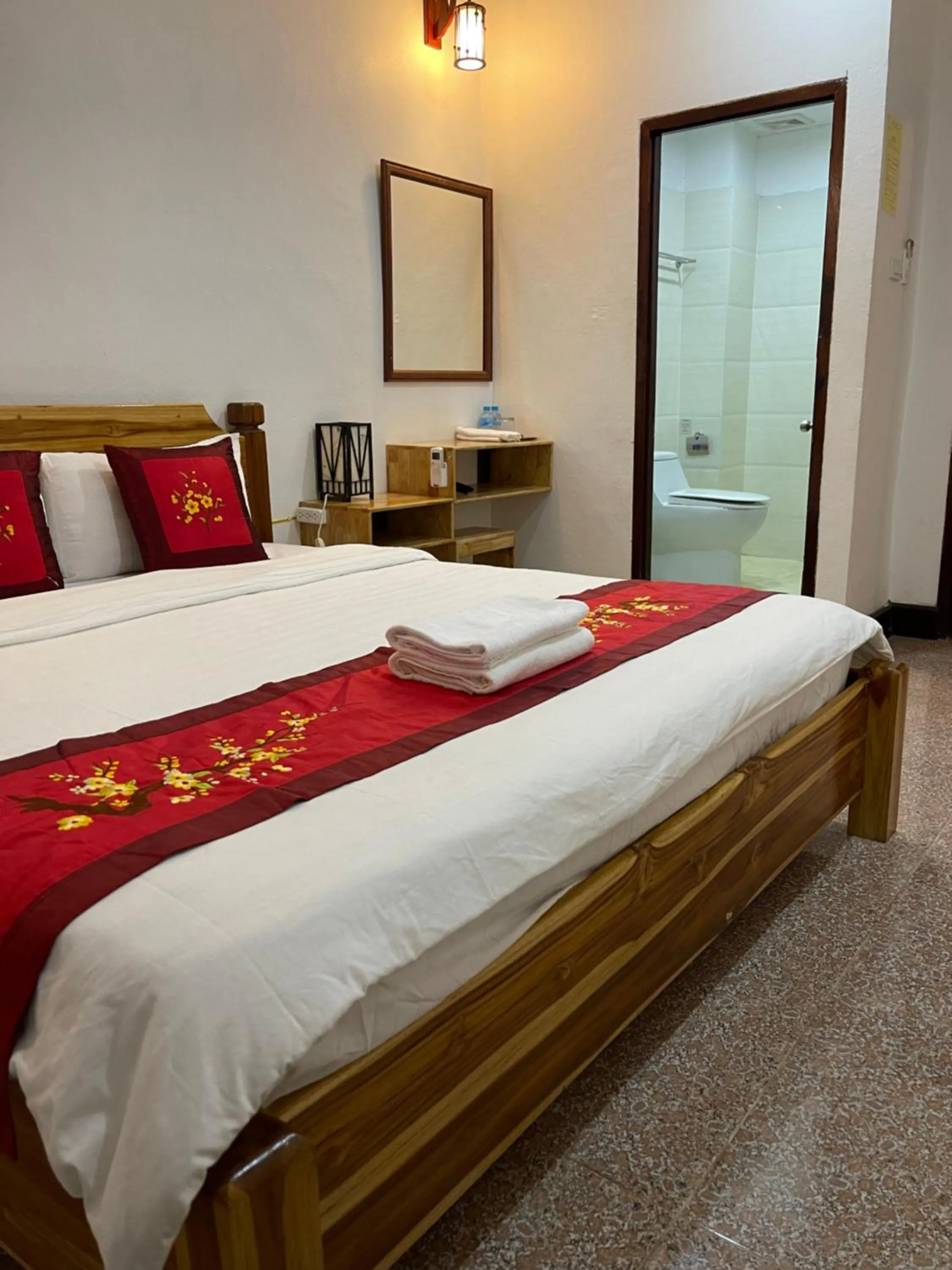 Photo of the whole room, Bed in Liberty Place