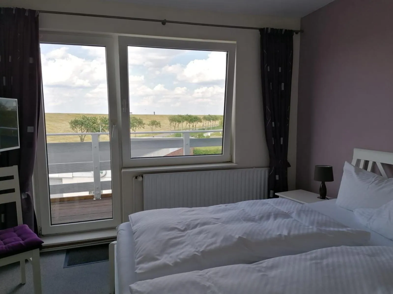 View (from property/room), Bed in Hotel Möven-Kieker