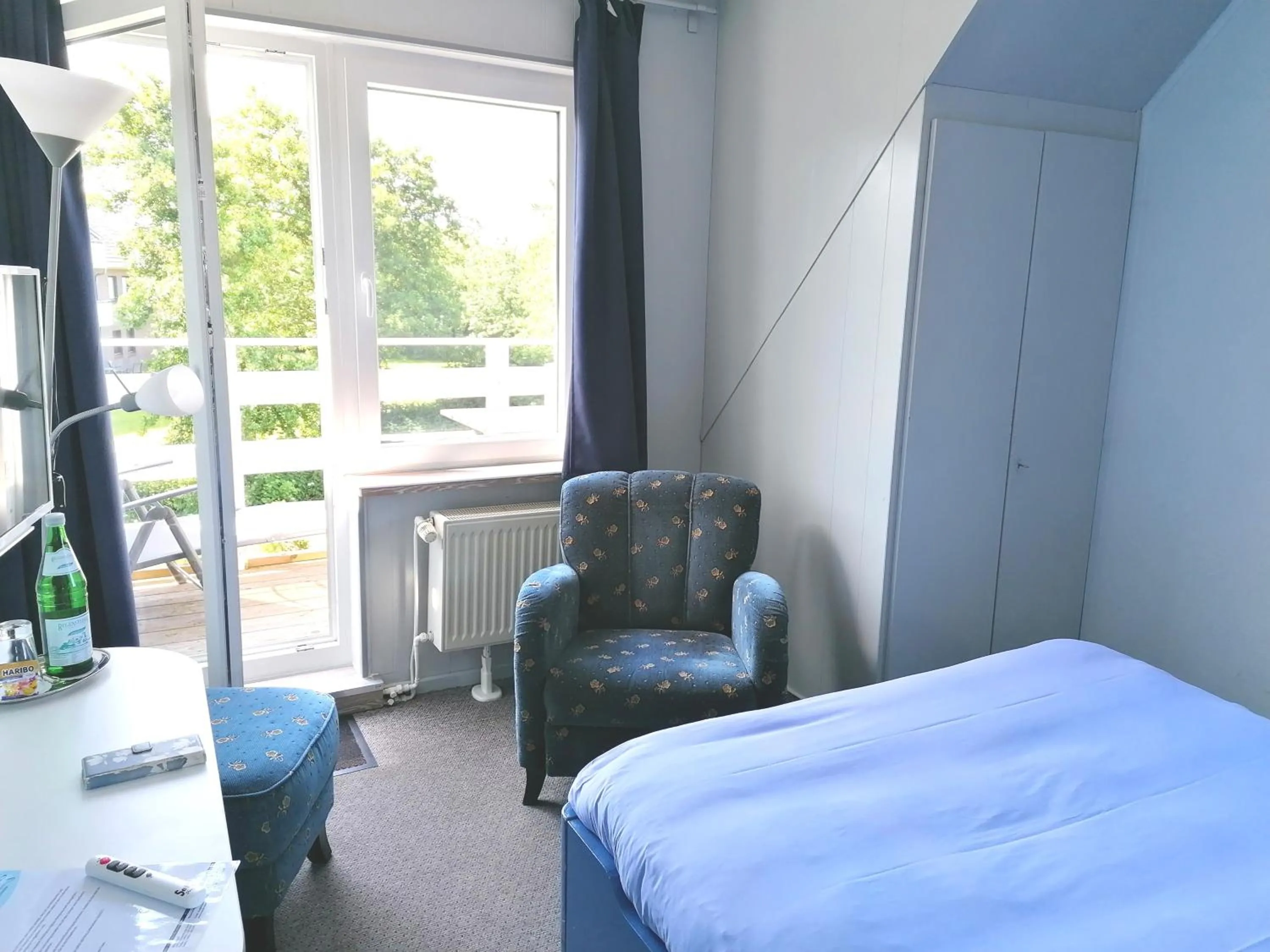 Balcony/Terrace, Bed in Hotel Möven-Kieker