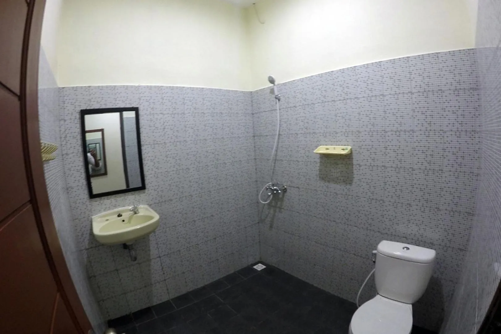 Shower in D'Batur Hotel