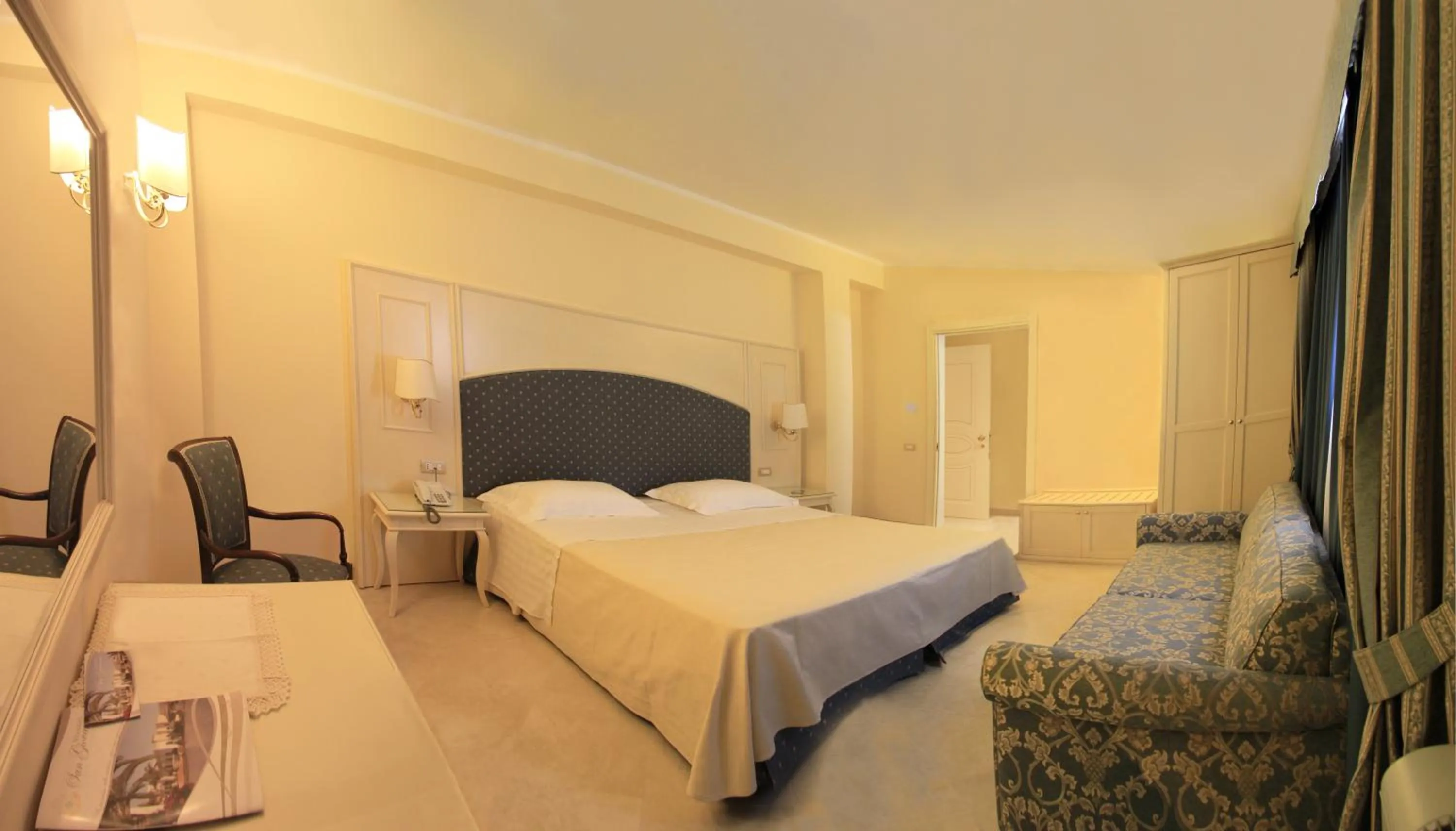 Photo of the whole room, Bed in Villaggio San Giovanni