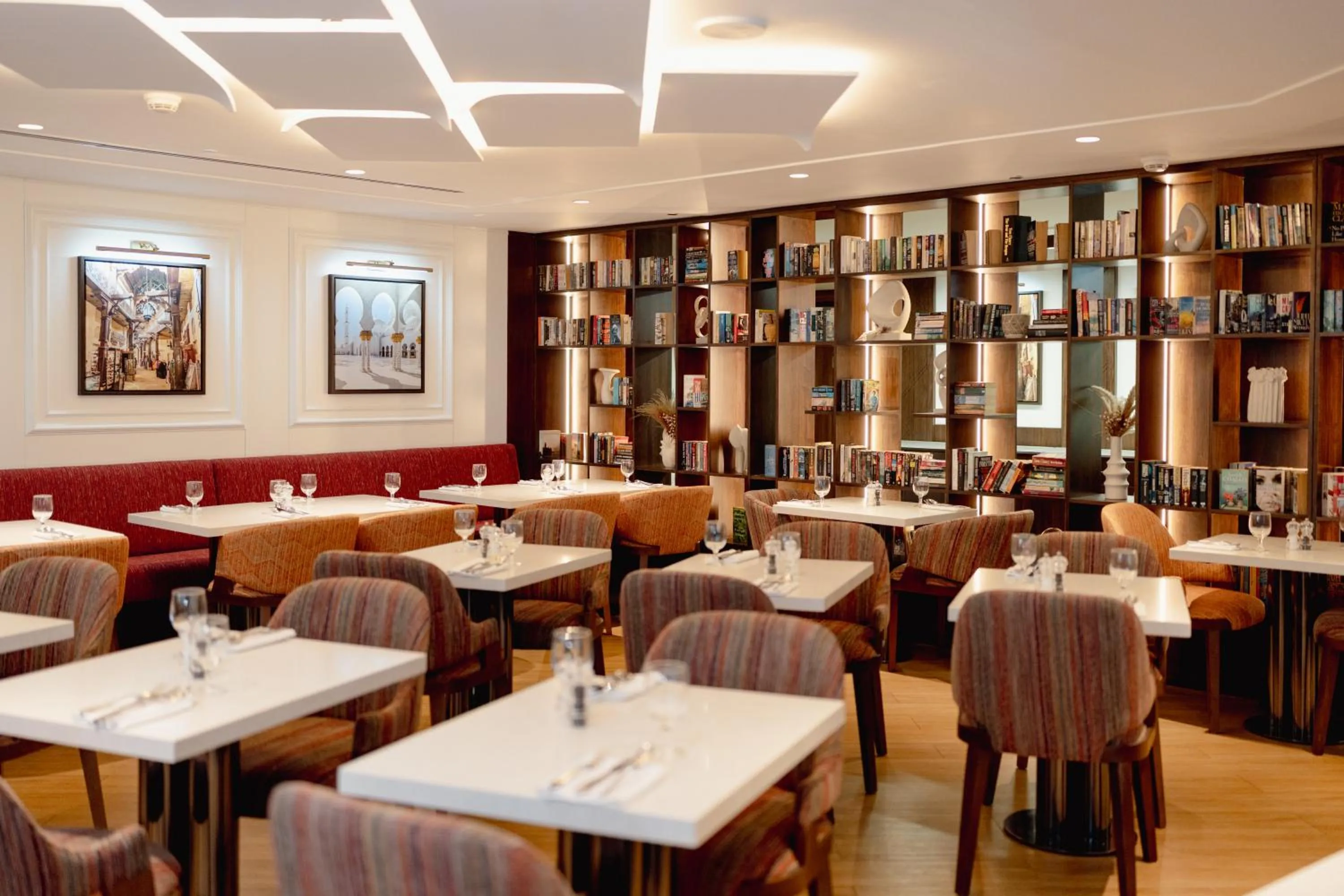 Restaurant/places to eat in Mövenpick Hotel Apartments Downtown Dubai