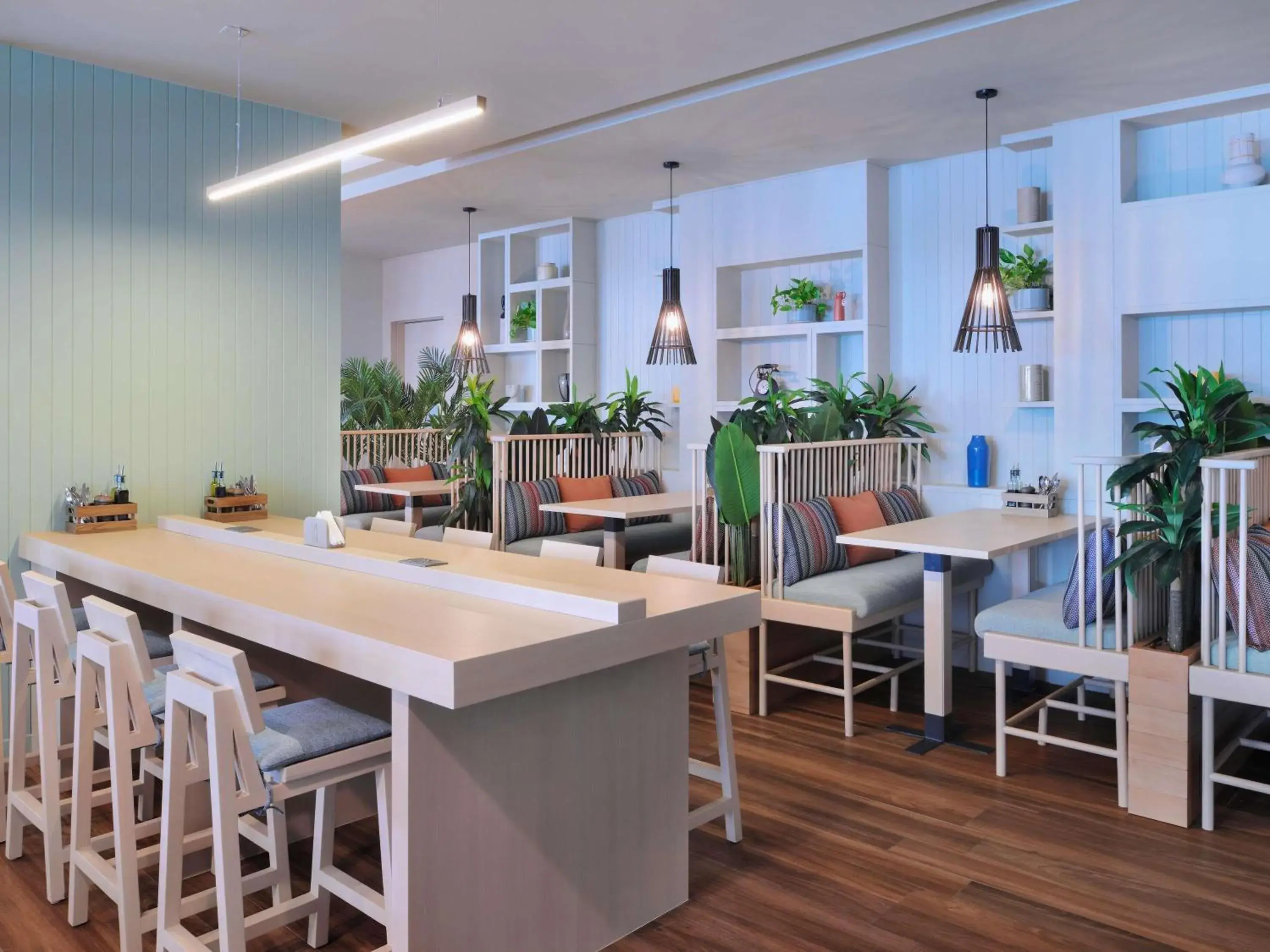 Restaurant/places to eat in Mövenpick Hotel Apartments Downtown Dubai Restaurant/places to eat in Mövenpick Hotel Apartments Downtown Dubai