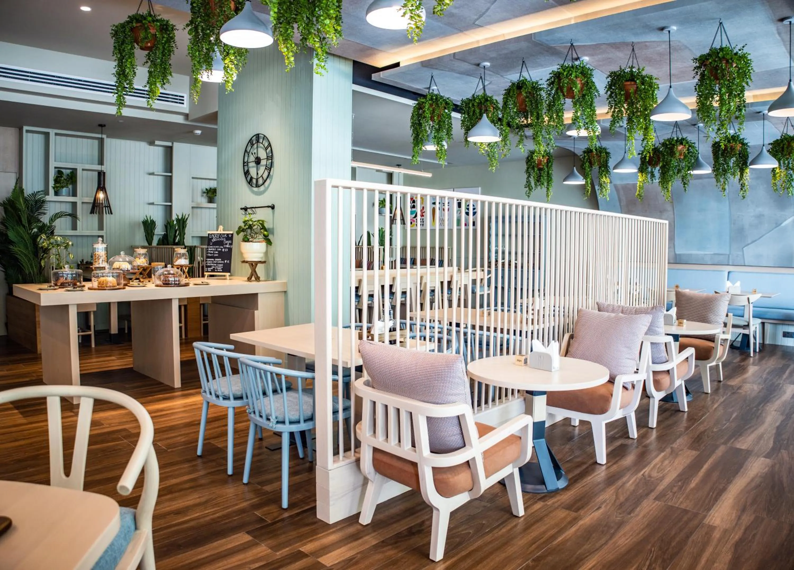 Restaurant/places to eat in Mövenpick Hotel Apartments Downtown Dubai