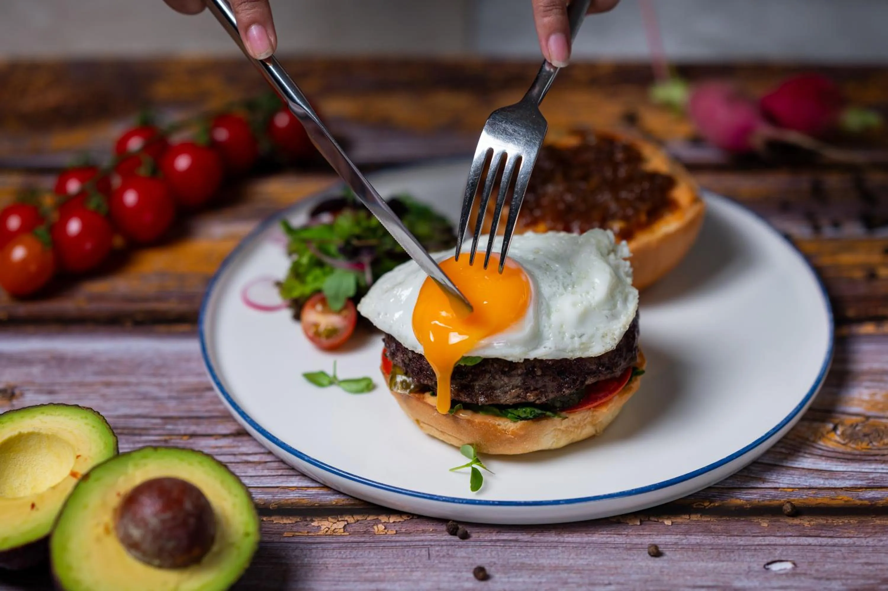 Restaurant/places to eat in Mövenpick Hotel Apartments Downtown Dubai