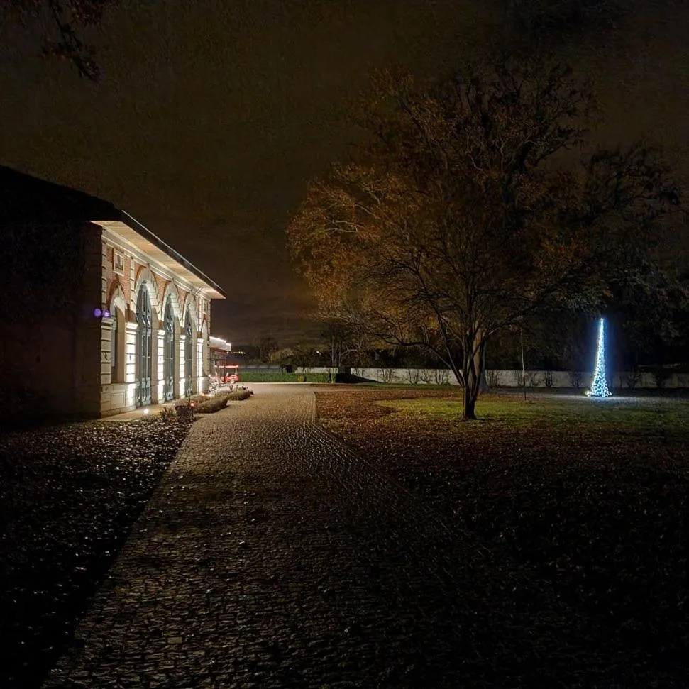 ORANGERIE de CHATEL-Selection FIGARO & ELLE Magazine