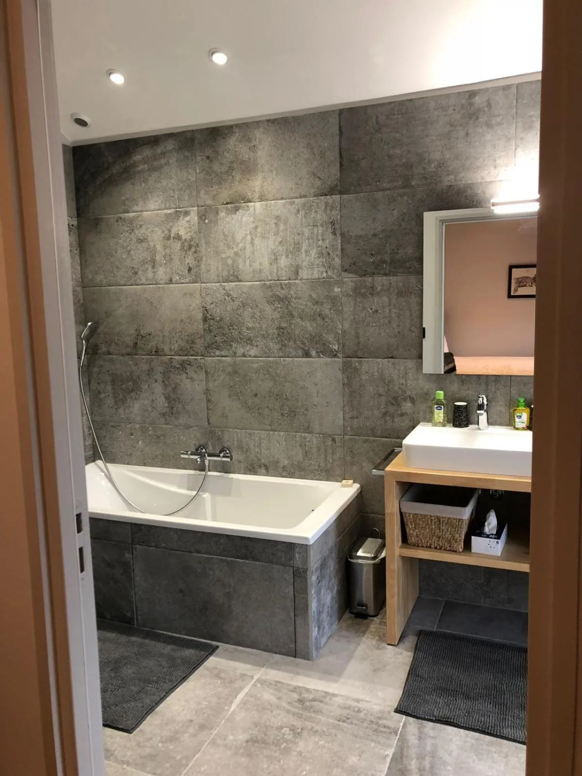 Photo of the whole room in ORANGERIE de CHATEL-Selection FIGARO & ELLE Magazine