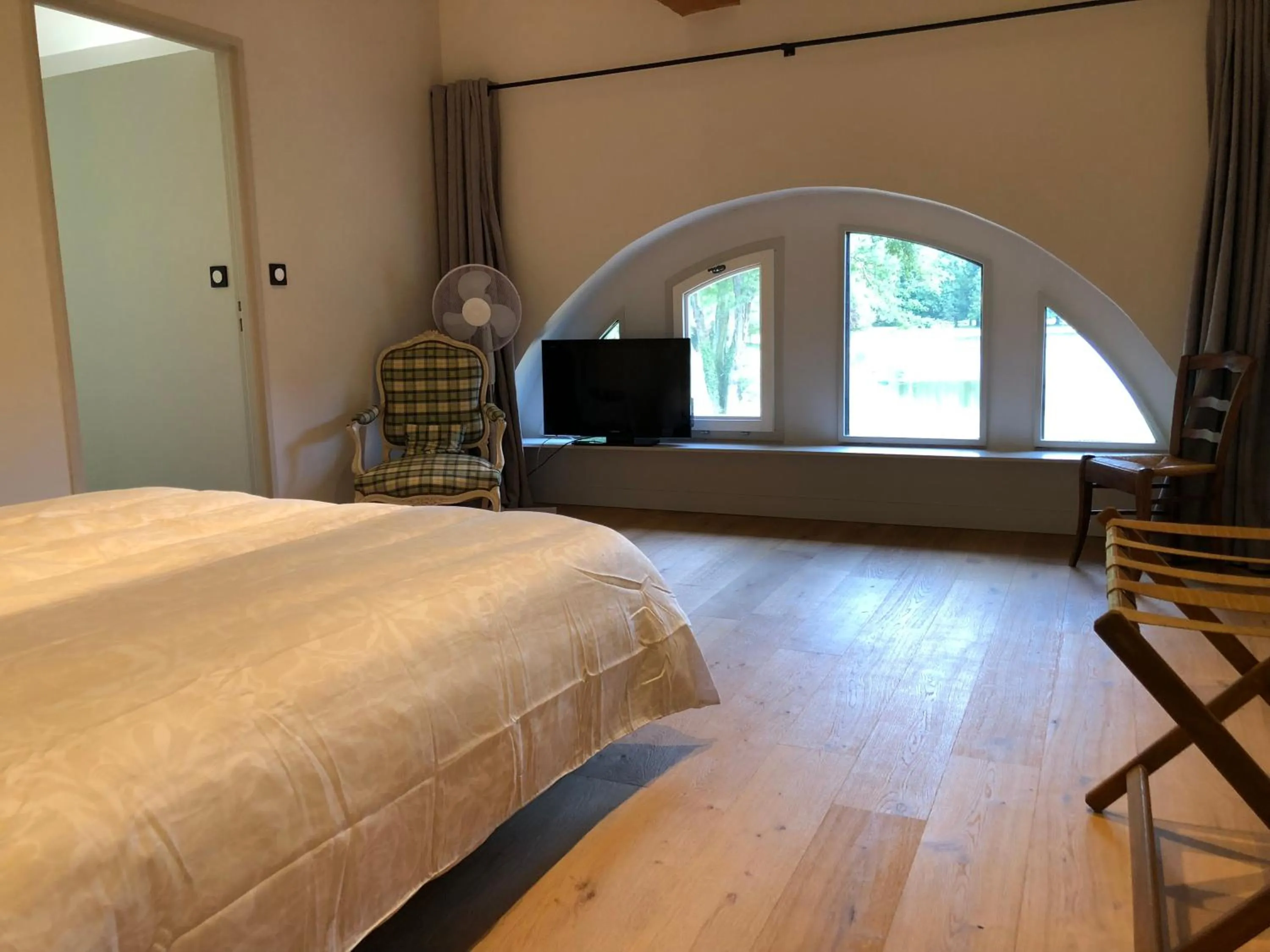 Living room, Bed in ORANGERIE de CHATEL-Selection FIGARO & ELLE Magazine