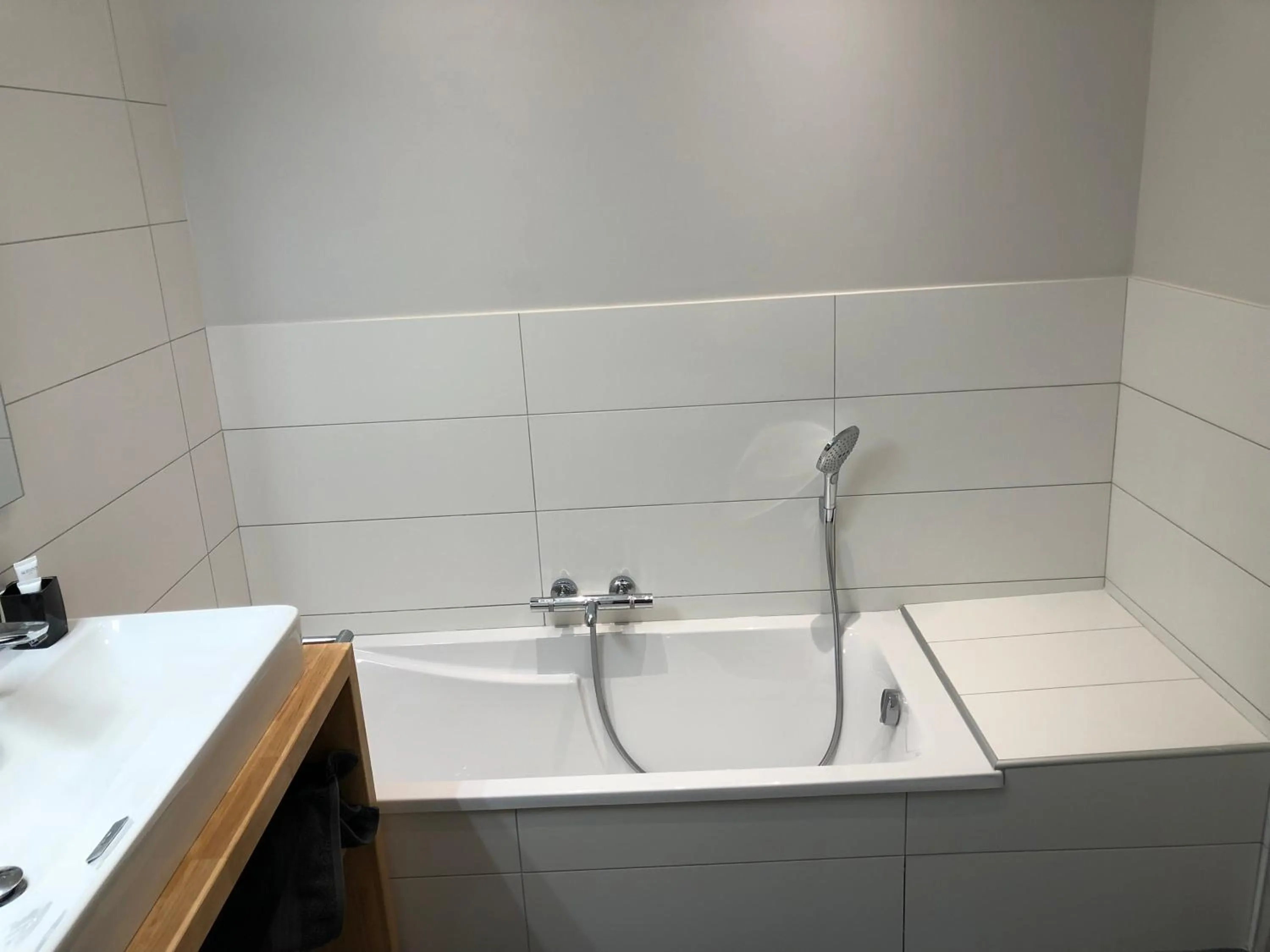 Steam room in ORANGERIE de CHATEL-Selection FIGARO & ELLE Magazine