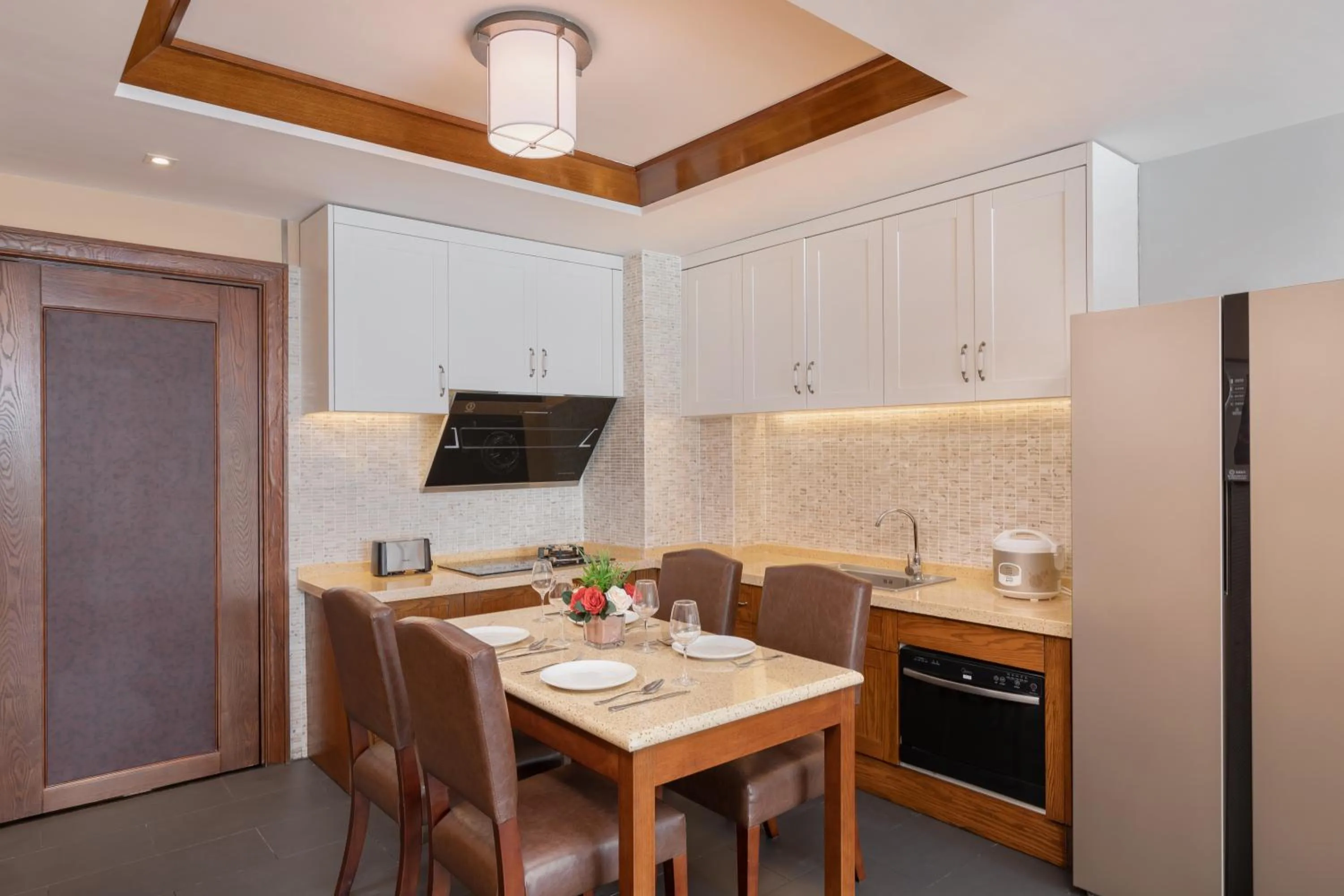 Dining area in Kantharyar Serviced Apartment