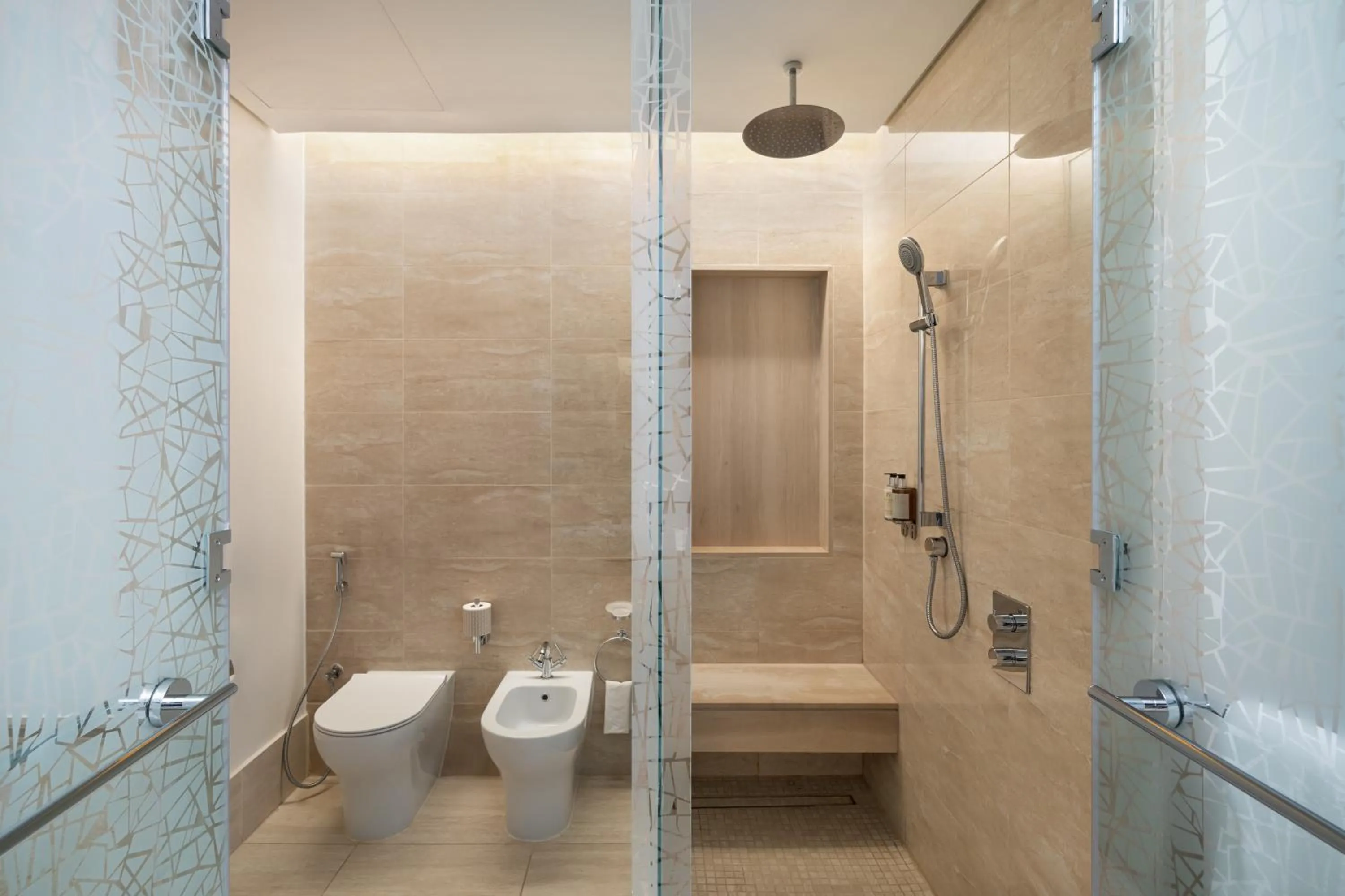 Shower in Grand Plaza Mövenpick Media City