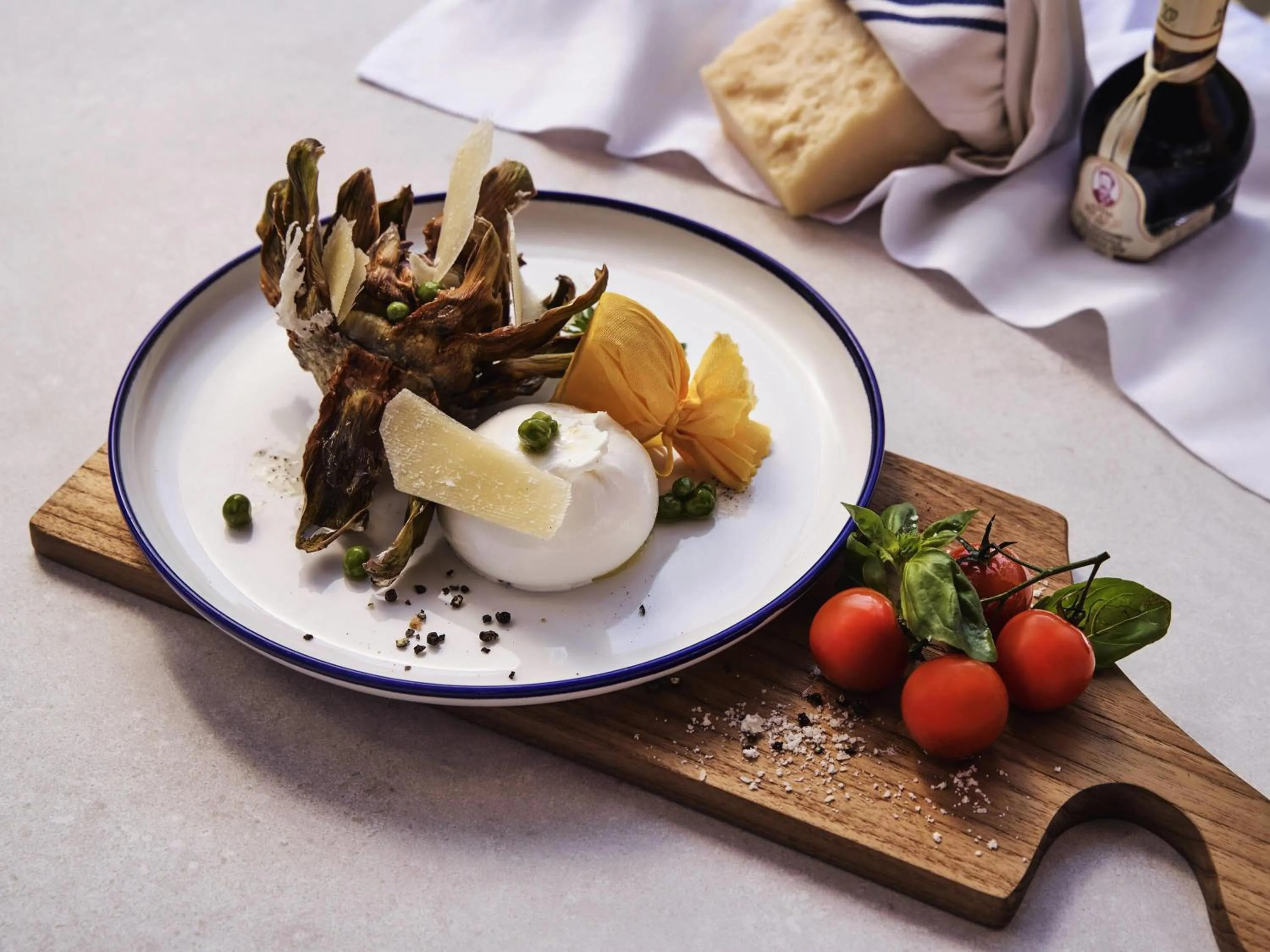 Restaurant/places to eat in Grand Plaza Mövenpick Media City