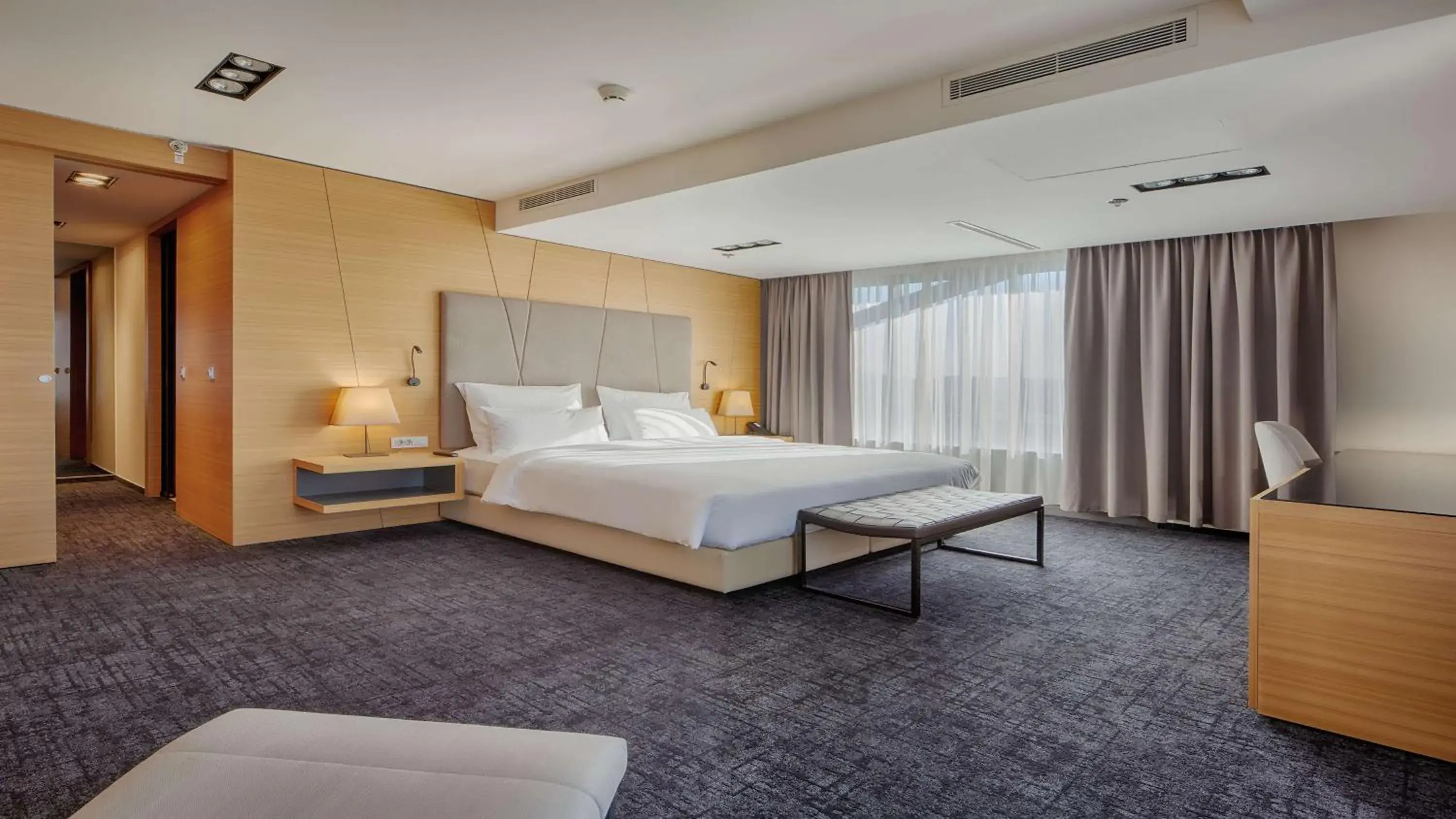 Photo of the whole room, Bed in Radisson Blu Plaza Hotel Ljubljana Photo of the whole room, Bed in Radisson Blu Plaza Hotel Ljubljana