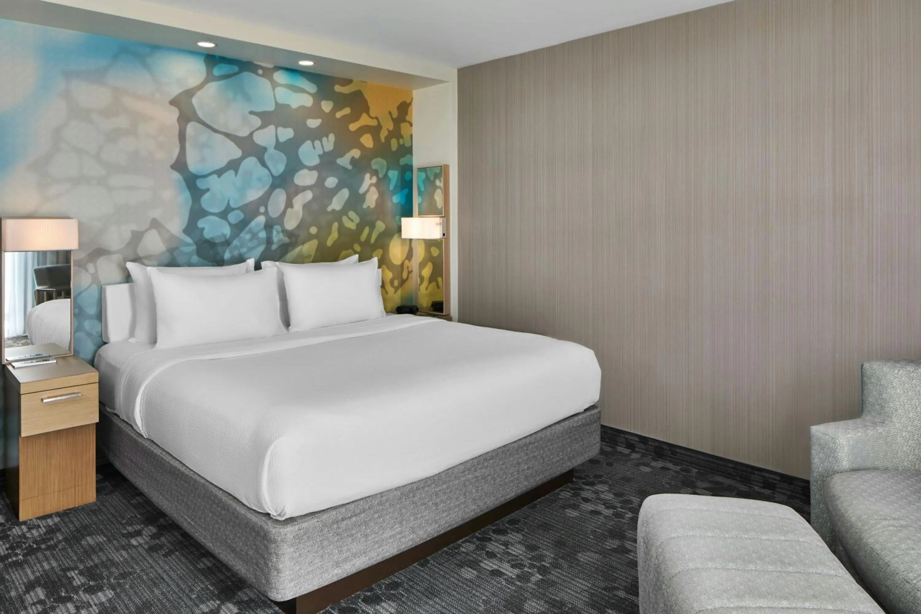 Photo of the whole room, Bed in Courtyard by Marriott Albany Troy/Waterfront