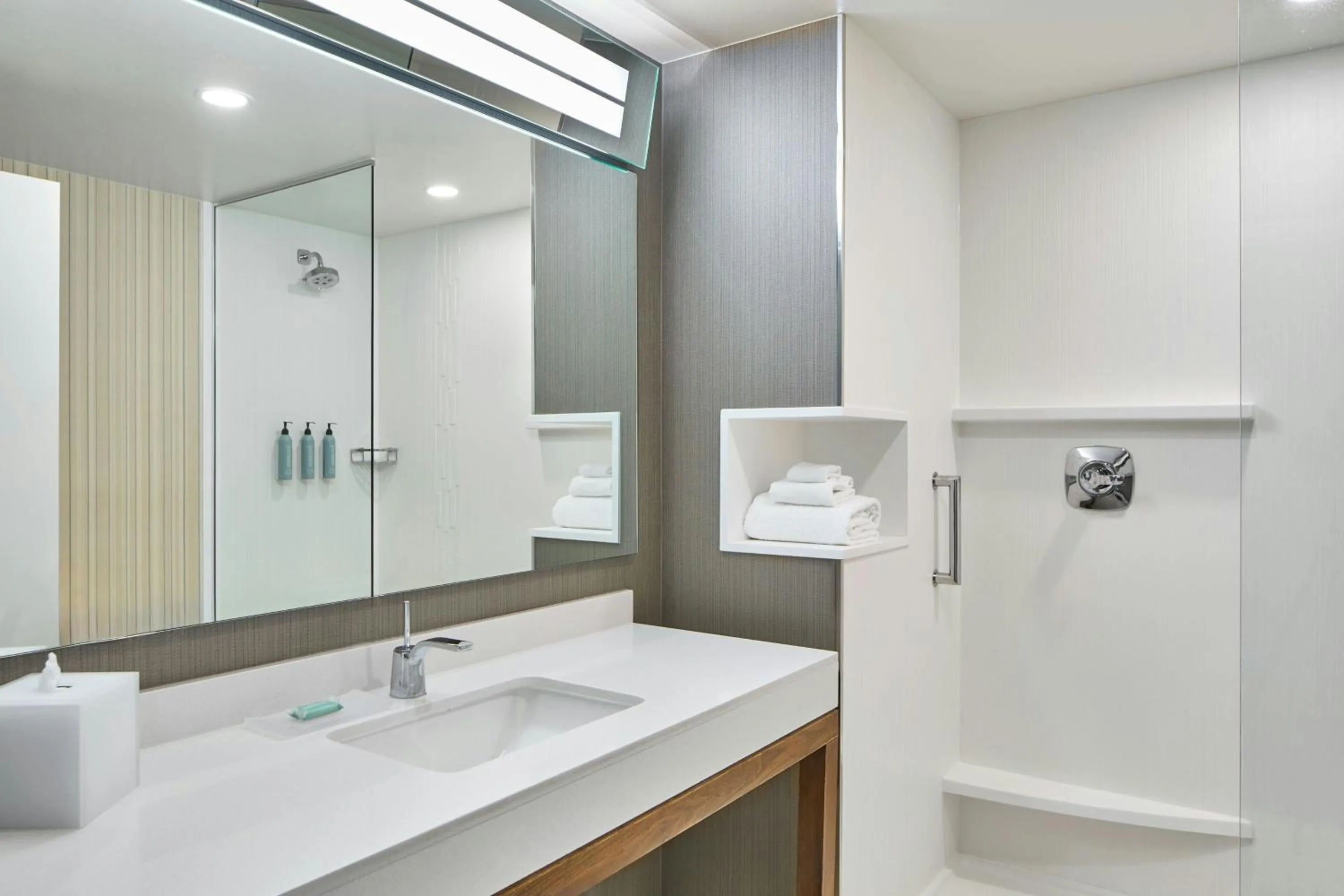 Bathroom in Courtyard by Marriott Albany Troy/Waterfront