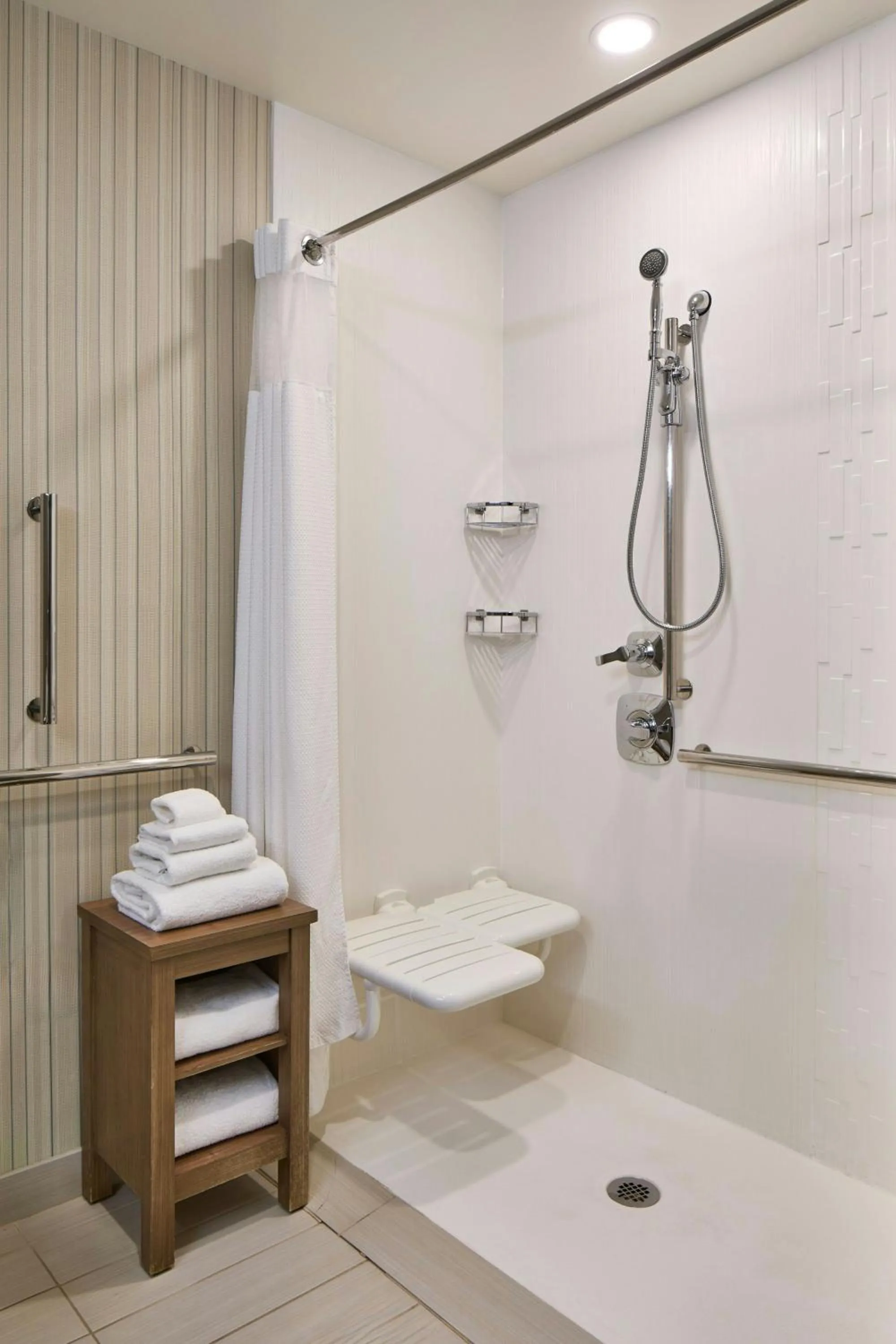 Bathroom in Courtyard by Marriott Albany Troy/Waterfront